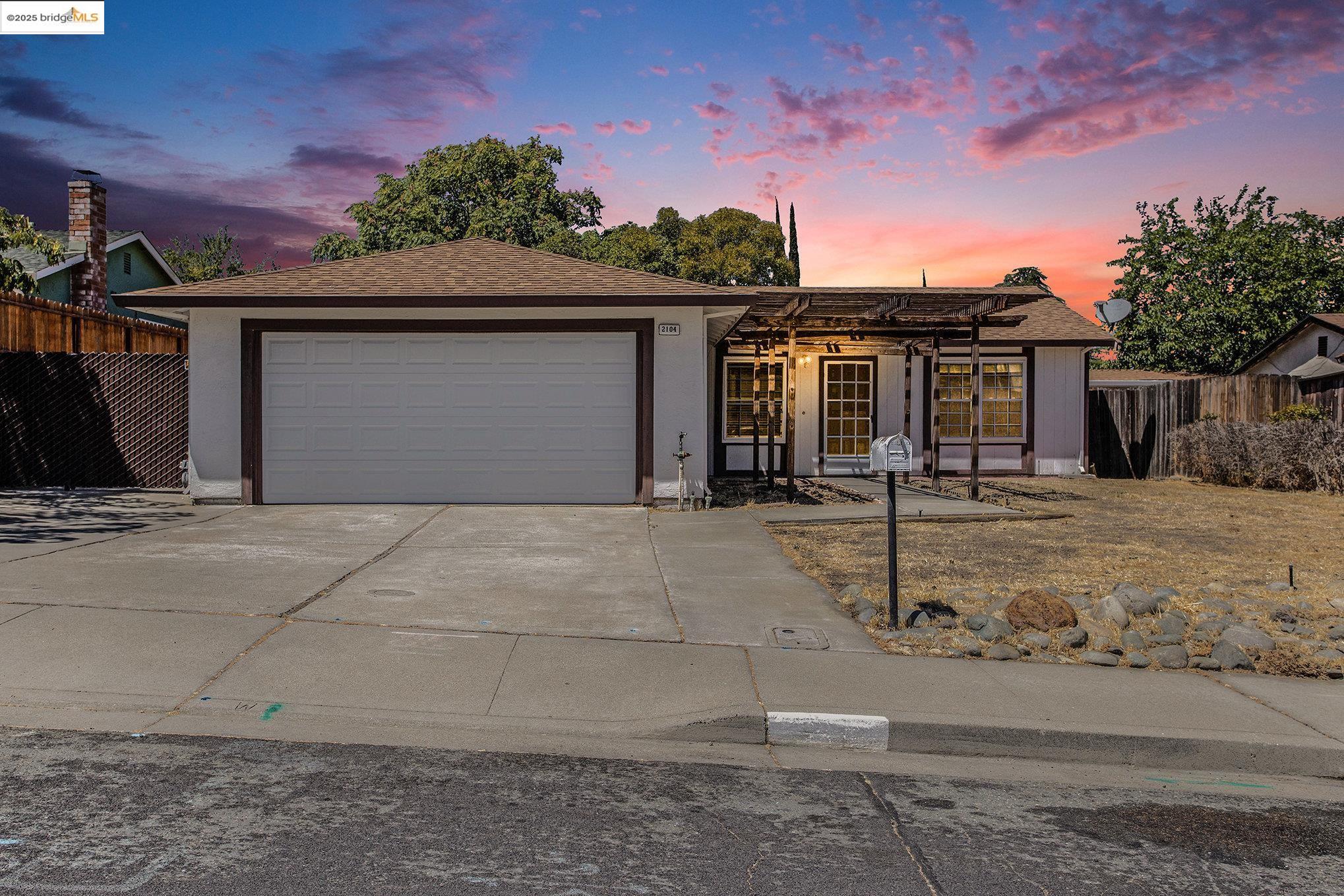 Detail Gallery Image 1 of 19 For 2104 Colfax Way, Antioch,  CA 94509 - 3 Beds | 1 Baths