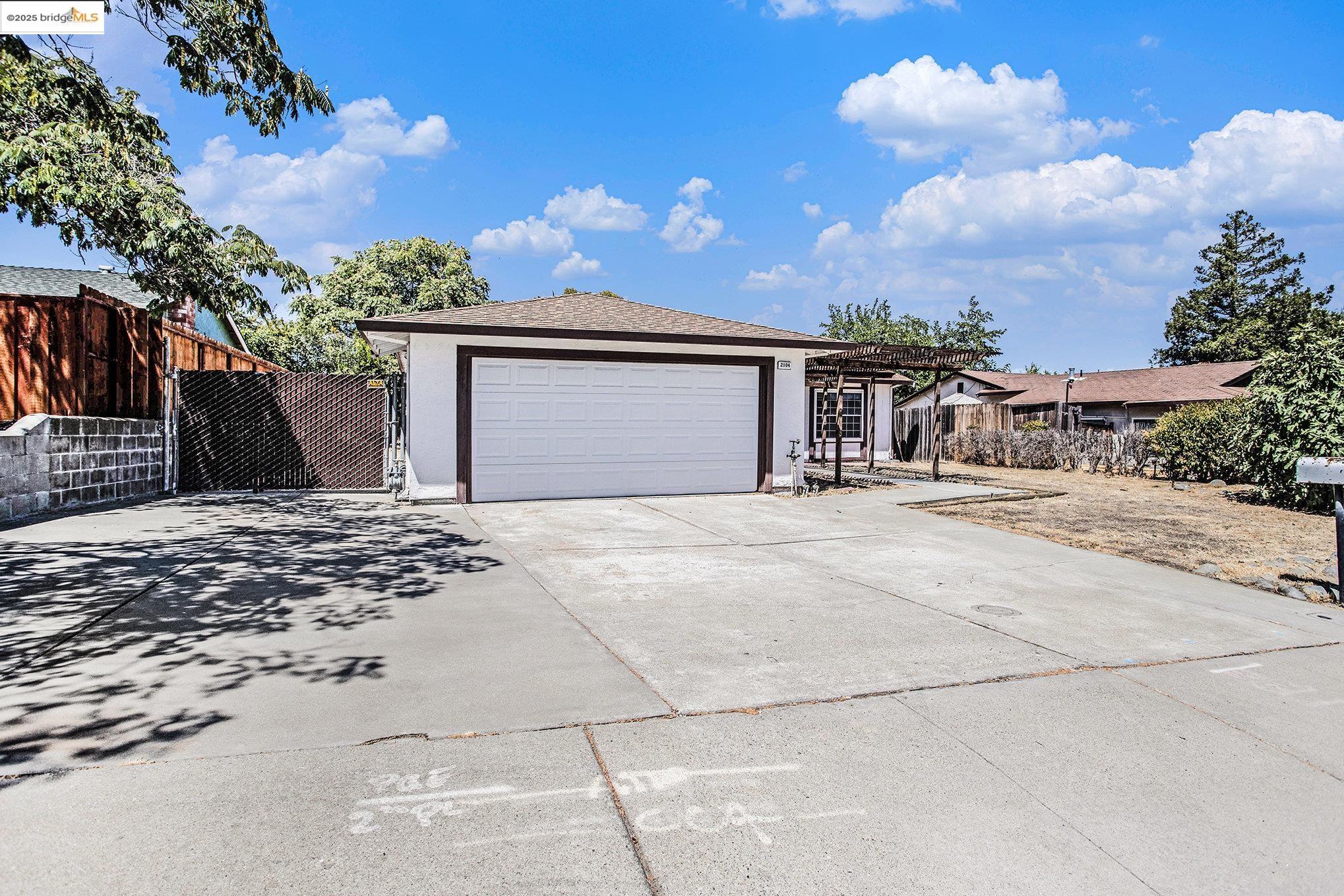 Detail Gallery Image 2 of 19 For 2104 Colfax Way, Antioch,  CA 94509 - 3 Beds | 1 Baths