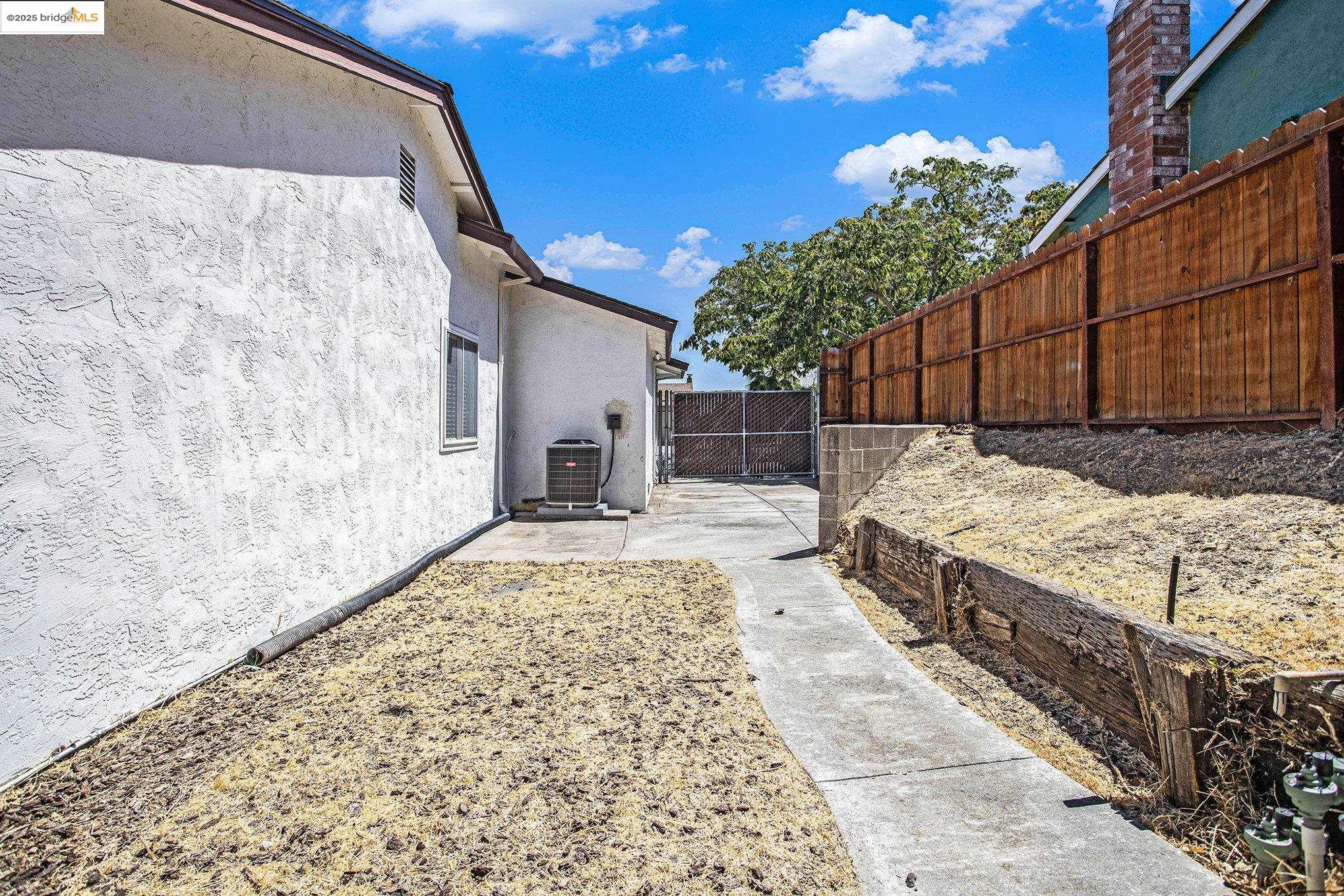 Detail Gallery Image 17 of 19 For 2104 Colfax Way, Antioch,  CA 94509 - 3 Beds | 1 Baths