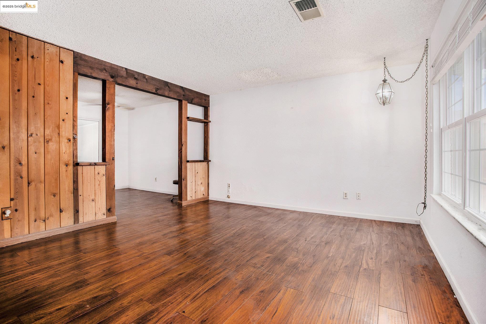 Detail Gallery Image 3 of 19 For 2104 Colfax Way, Antioch,  CA 94509 - 3 Beds | 1 Baths