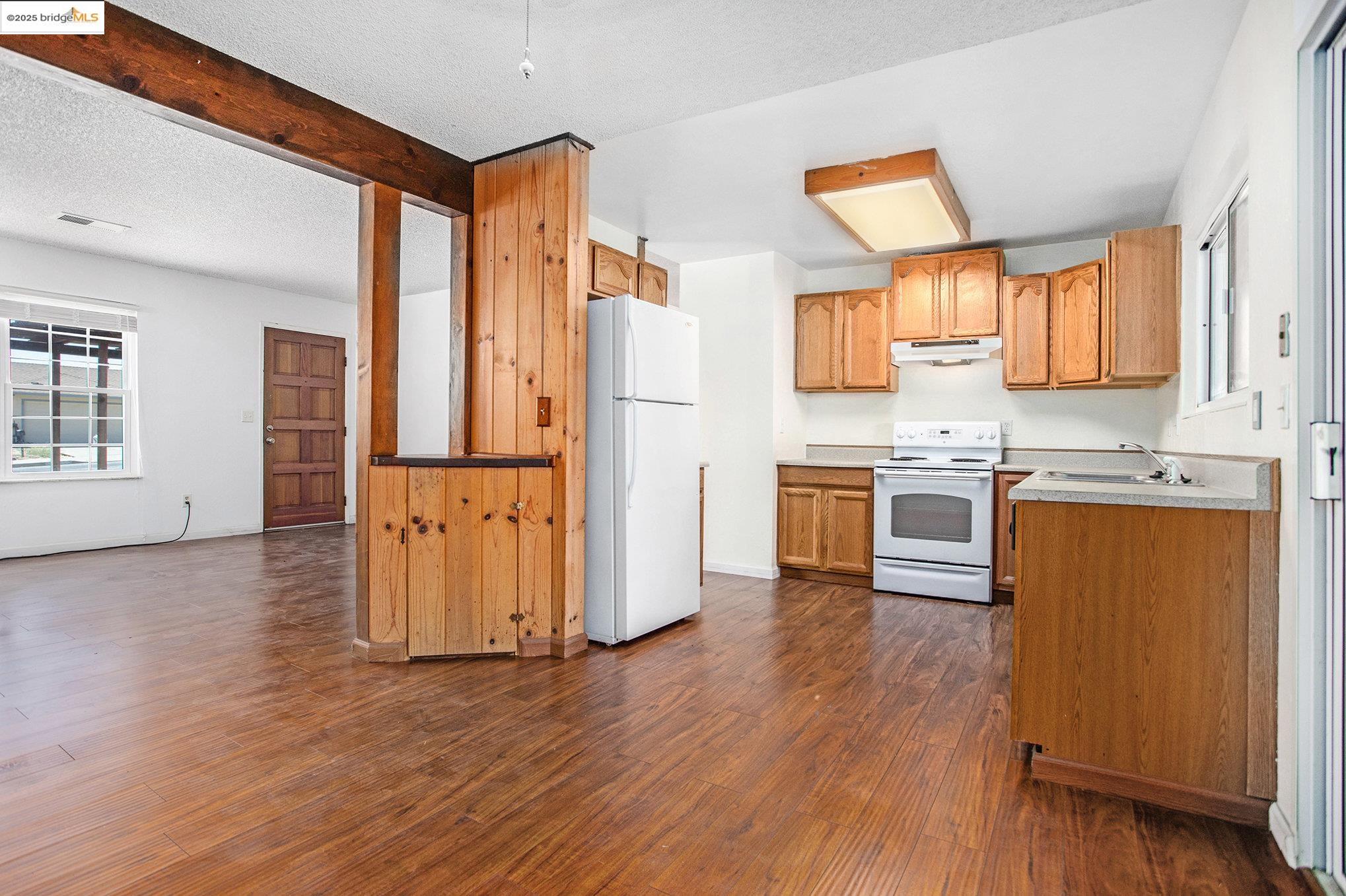 Detail Gallery Image 6 of 19 For 2104 Colfax Way, Antioch,  CA 94509 - 3 Beds | 1 Baths