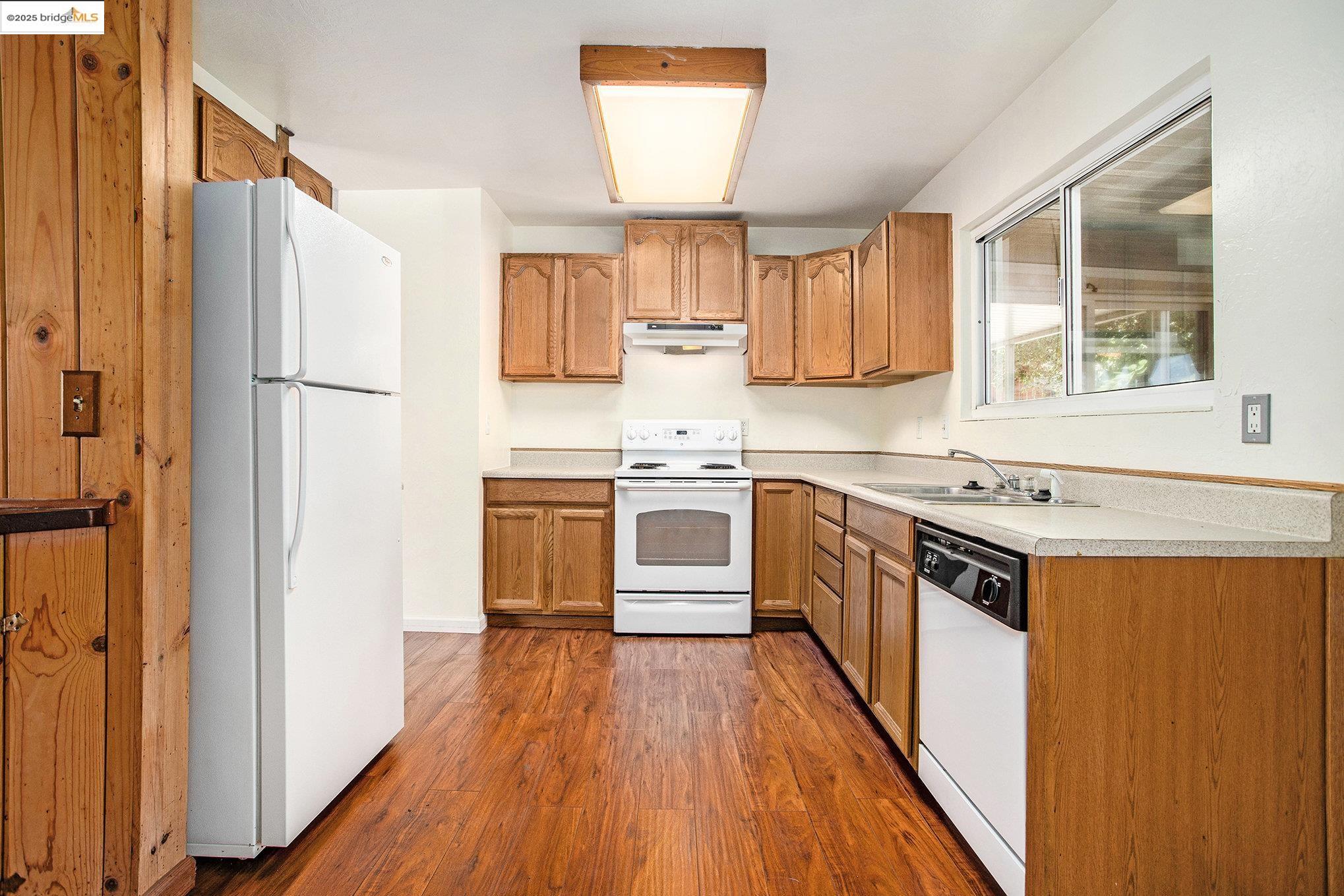 Detail Gallery Image 7 of 19 For 2104 Colfax Way, Antioch,  CA 94509 - 3 Beds | 1 Baths