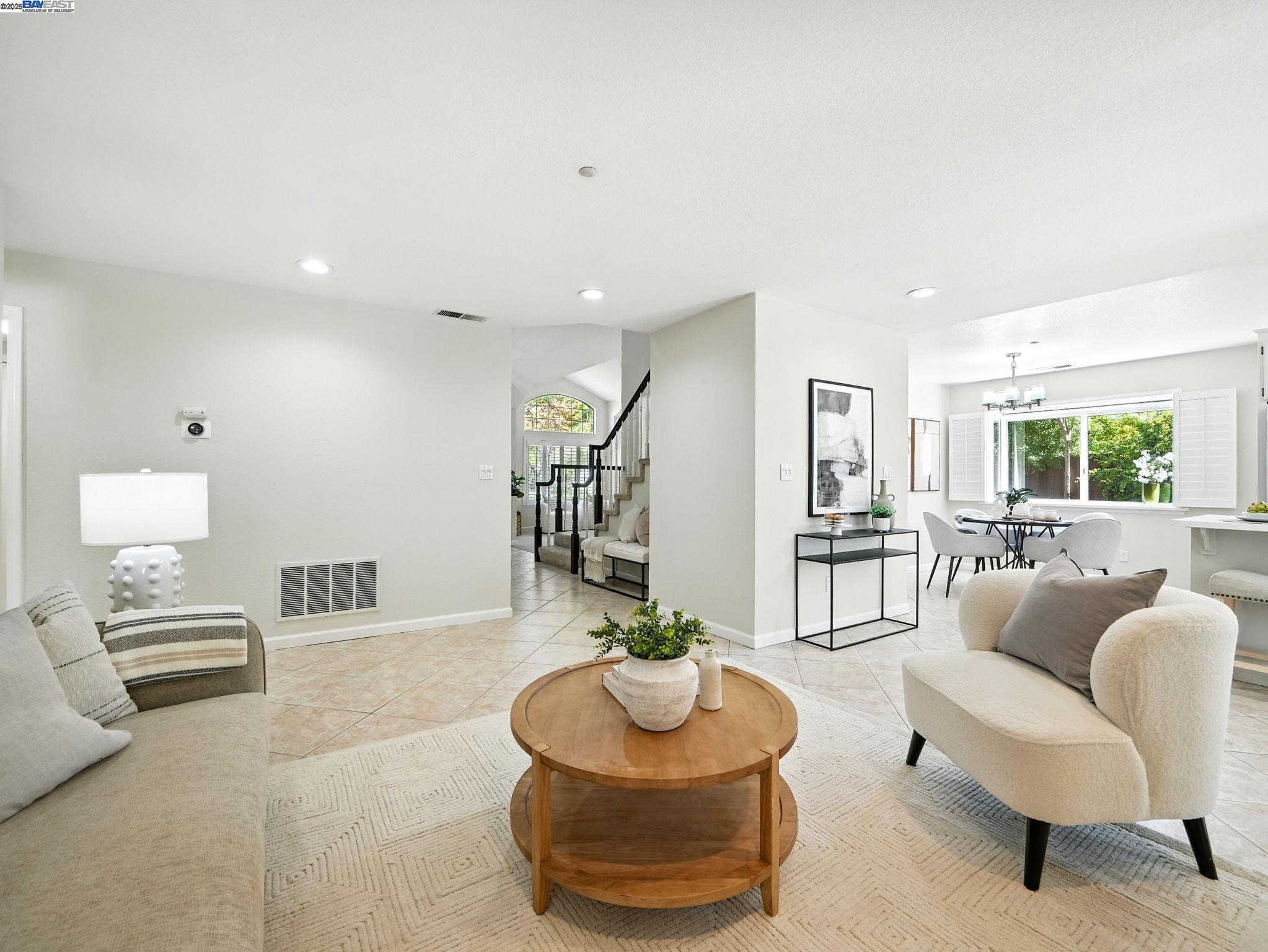 Detail Gallery Image 14 of 53 For 775 Vivian Dr, Livermore,  CA 94550 - 4 Beds | 3 Baths