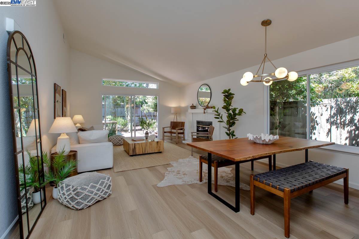 Detail Gallery Image 1 of 40 For 21 Ulster Pl, Alameda,  CA 94502 - 3 Beds | 2 Baths