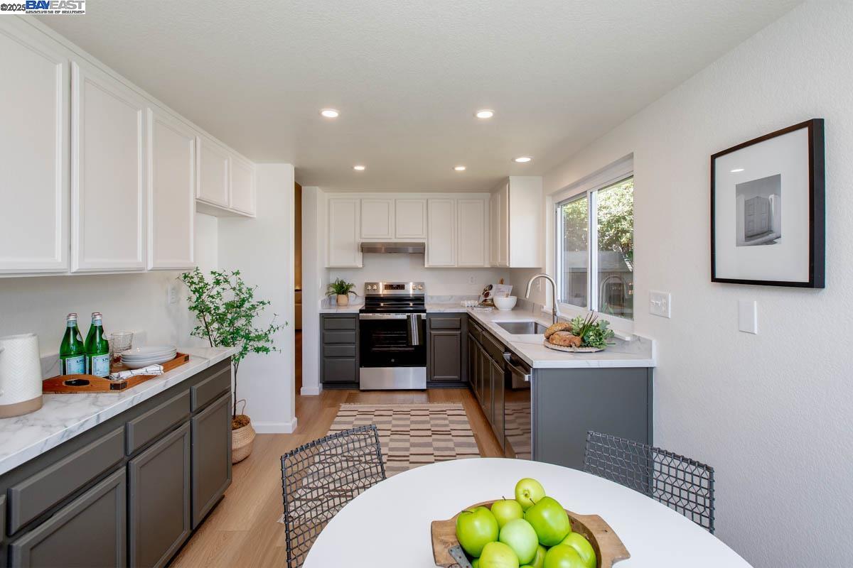 Detail Gallery Image 13 of 40 For 21 Ulster Pl, Alameda,  CA 94502 - 3 Beds | 2 Baths
