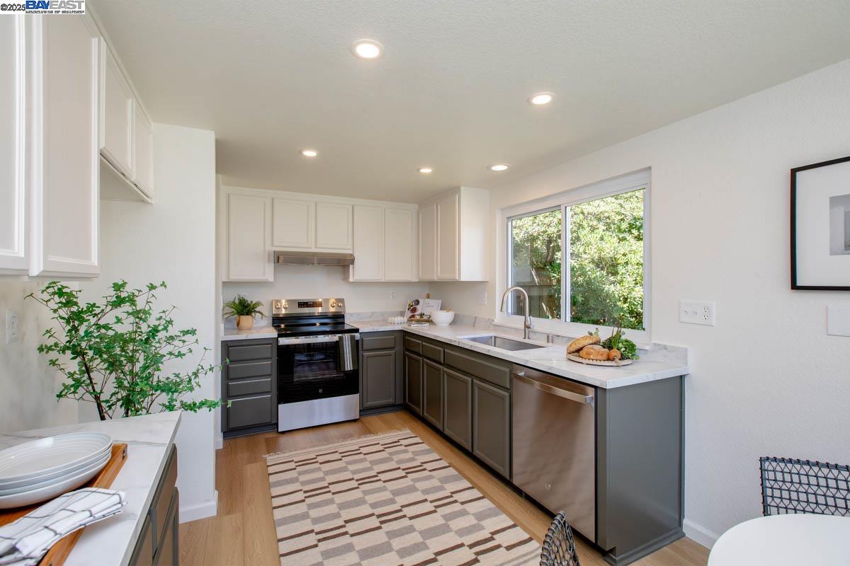 Detail Gallery Image 14 of 40 For 21 Ulster Pl, Alameda,  CA 94502 - 3 Beds | 2 Baths