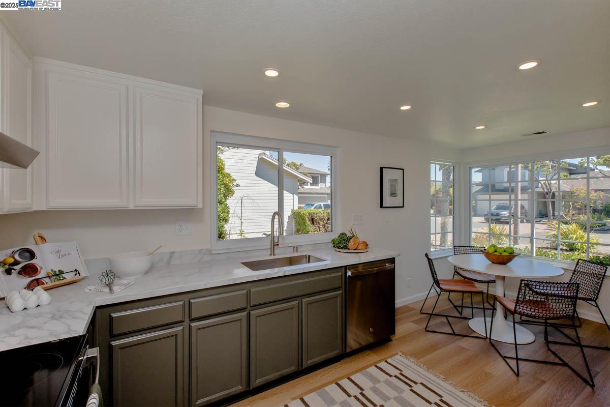 Detail Gallery Image 15 of 40 For 21 Ulster Pl, Alameda,  CA 94502 - 3 Beds | 2 Baths