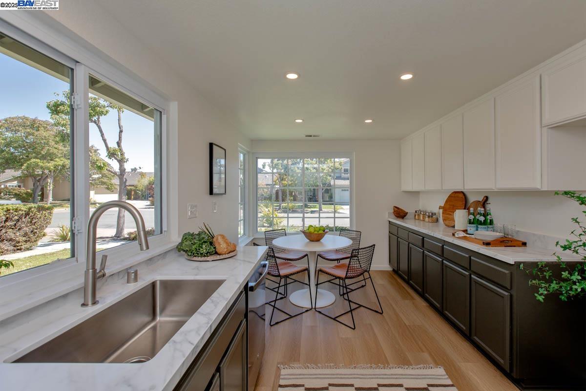 Detail Gallery Image 16 of 40 For 21 Ulster Pl, Alameda,  CA 94502 - 3 Beds | 2 Baths