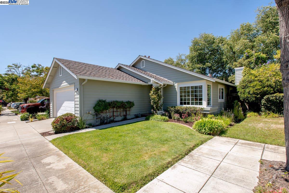 Detail Gallery Image 3 of 40 For 21 Ulster Pl, Alameda,  CA 94502 - 3 Beds | 2 Baths