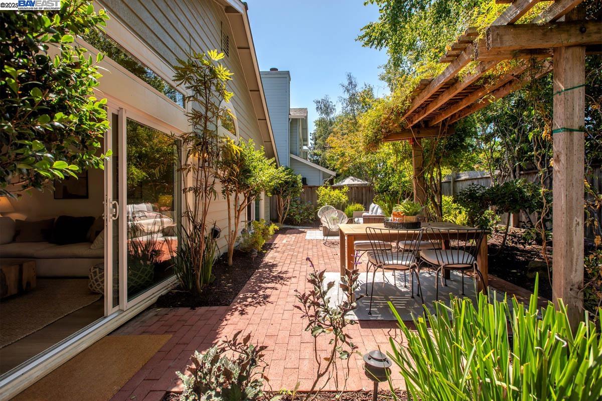 Detail Gallery Image 27 of 40 For 21 Ulster Pl, Alameda,  CA 94502 - 3 Beds | 2 Baths