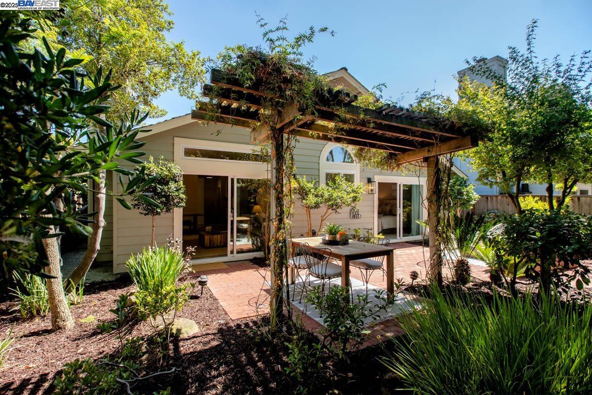 Detail Gallery Image 28 of 40 For 21 Ulster Pl, Alameda,  CA 94502 - 3 Beds | 2 Baths