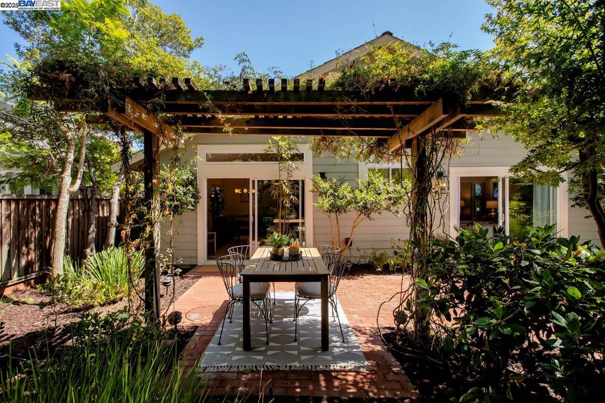 Detail Gallery Image 29 of 40 For 21 Ulster Pl, Alameda,  CA 94502 - 3 Beds | 2 Baths