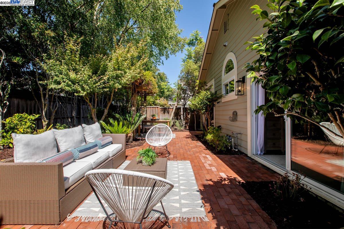 Detail Gallery Image 32 of 40 For 21 Ulster Pl, Alameda,  CA 94502 - 3 Beds | 2 Baths