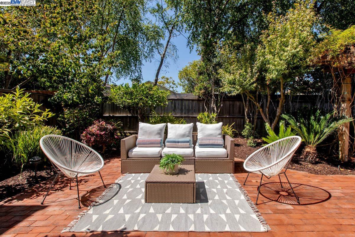 Detail Gallery Image 33 of 40 For 21 Ulster Pl, Alameda,  CA 94502 - 3 Beds | 2 Baths