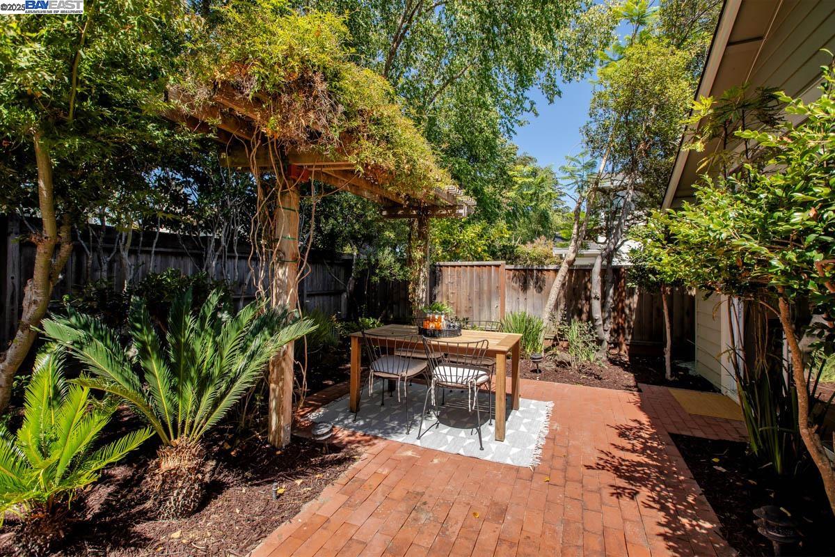Detail Gallery Image 35 of 40 For 21 Ulster Pl, Alameda,  CA 94502 - 3 Beds | 2 Baths