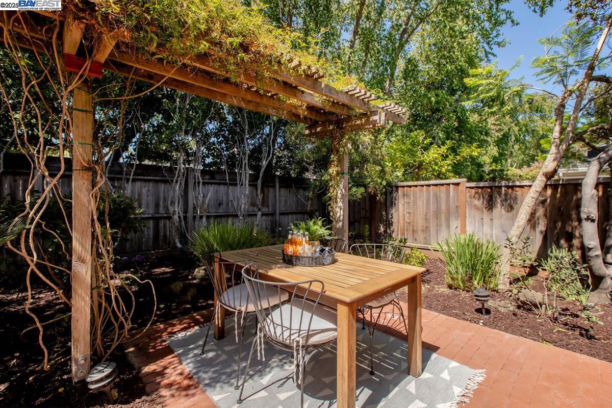 Detail Gallery Image 37 of 40 For 21 Ulster Pl, Alameda,  CA 94502 - 3 Beds | 2 Baths