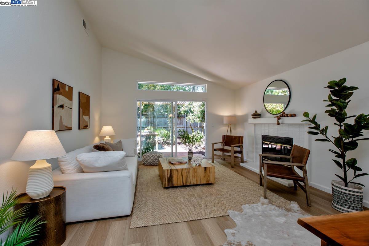 Detail Gallery Image 5 of 40 For 21 Ulster Pl, Alameda,  CA 94502 - 3 Beds | 2 Baths