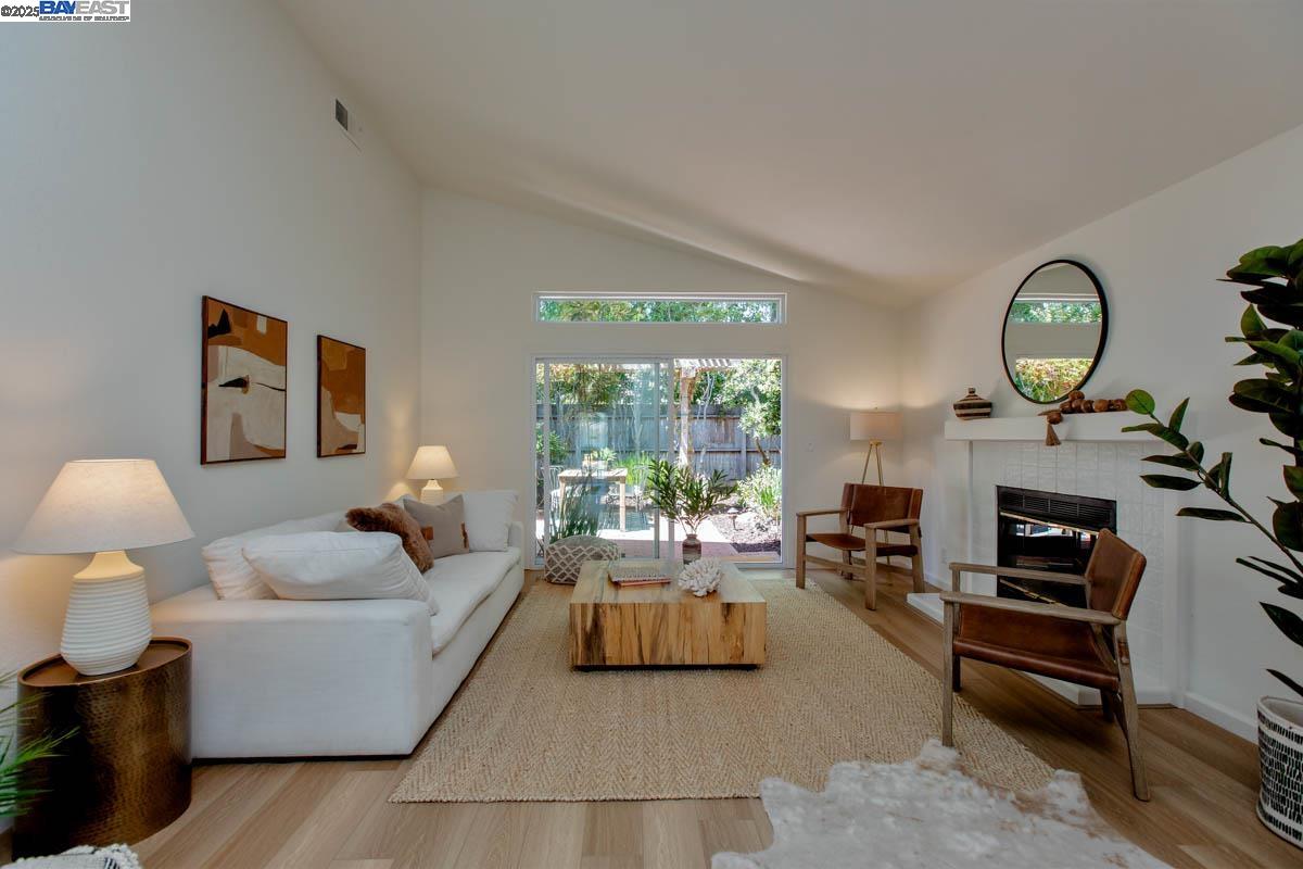 Detail Gallery Image 6 of 40 For 21 Ulster Pl, Alameda,  CA 94502 - 3 Beds | 2 Baths