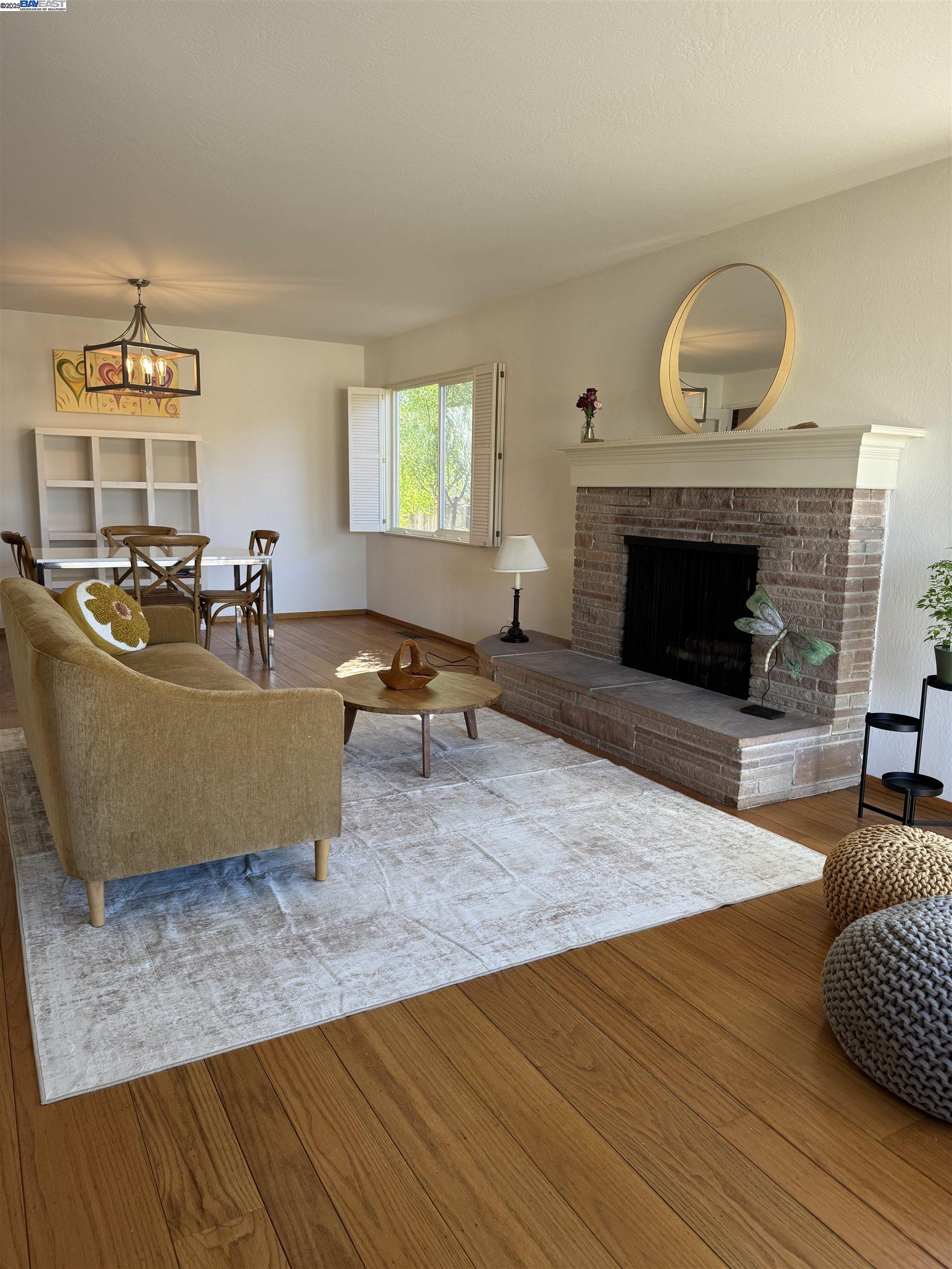 Detail Gallery Image 3 of 46 For 3286 San Jose, Alameda,  CA 94501 - 3 Beds | 2 Baths