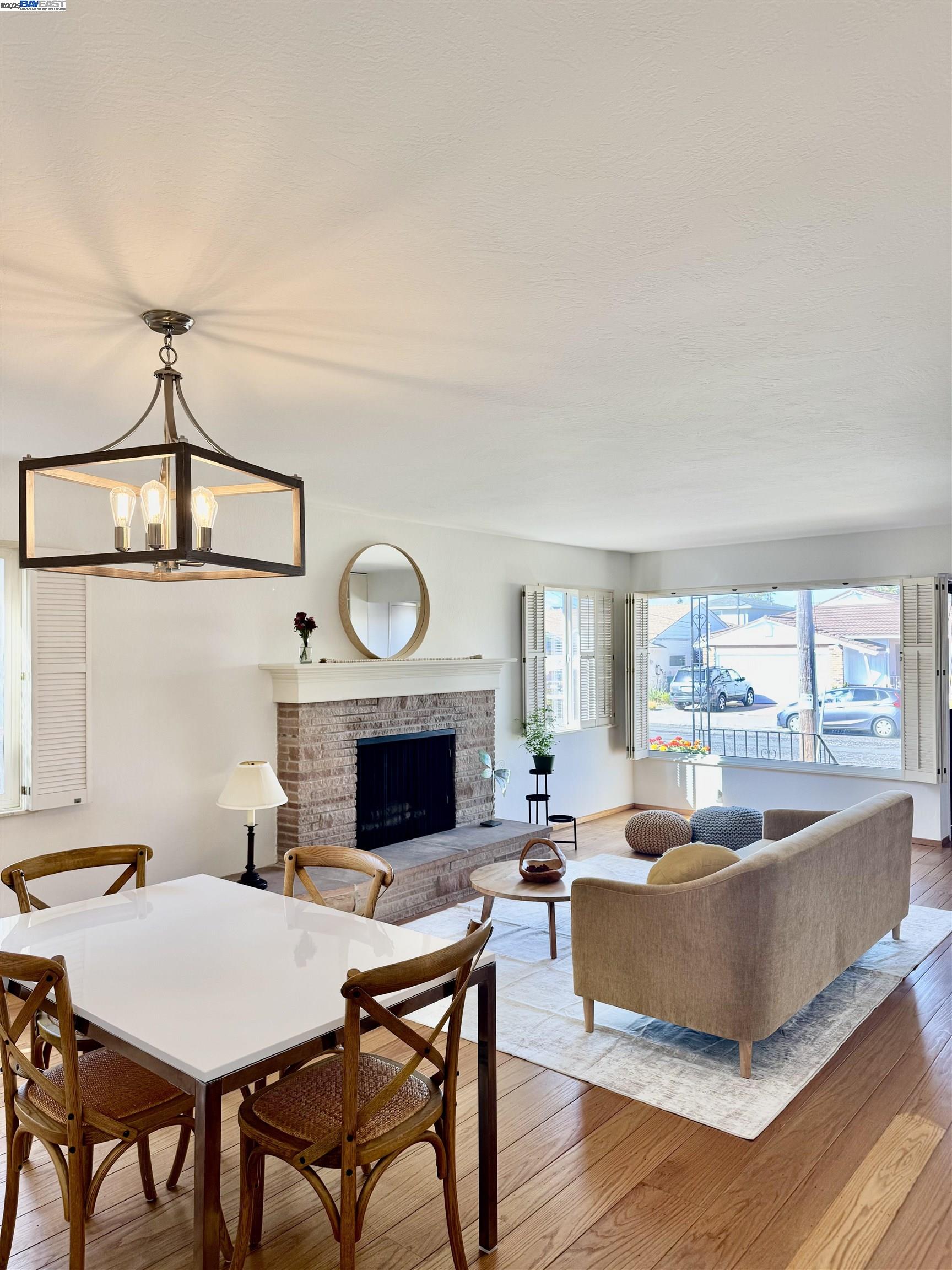 Detail Gallery Image 4 of 46 For 3286 San Jose, Alameda,  CA 94501 - 3 Beds | 2 Baths
