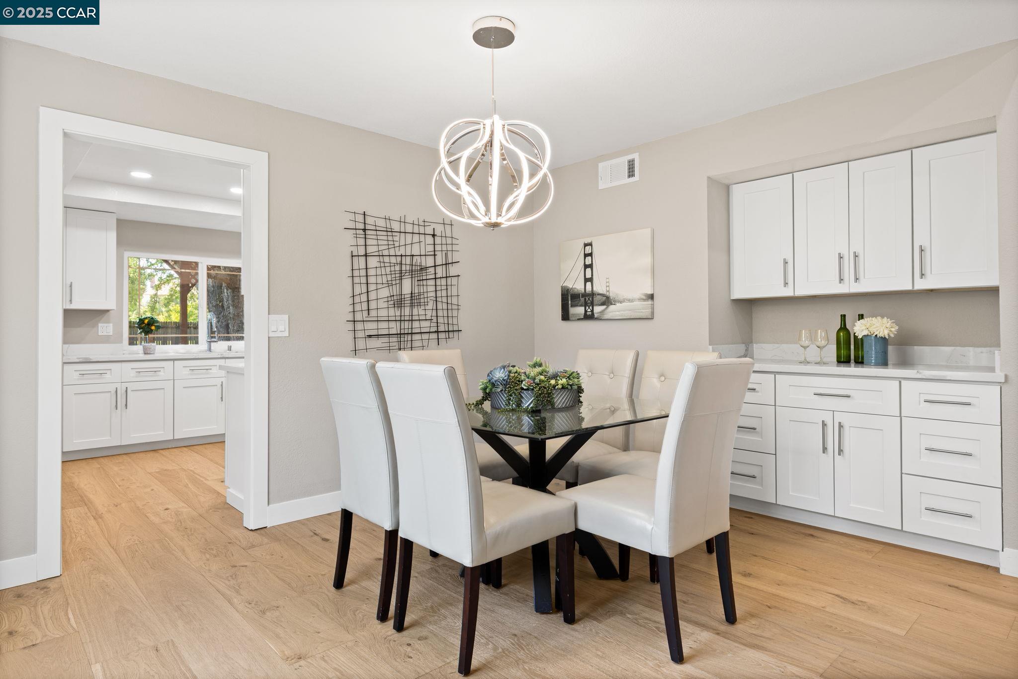 Detail Gallery Image 4 of 29 For 1241 Morning Glory Dr, Concord,  CA 94521 - 5 Beds | 4 Baths