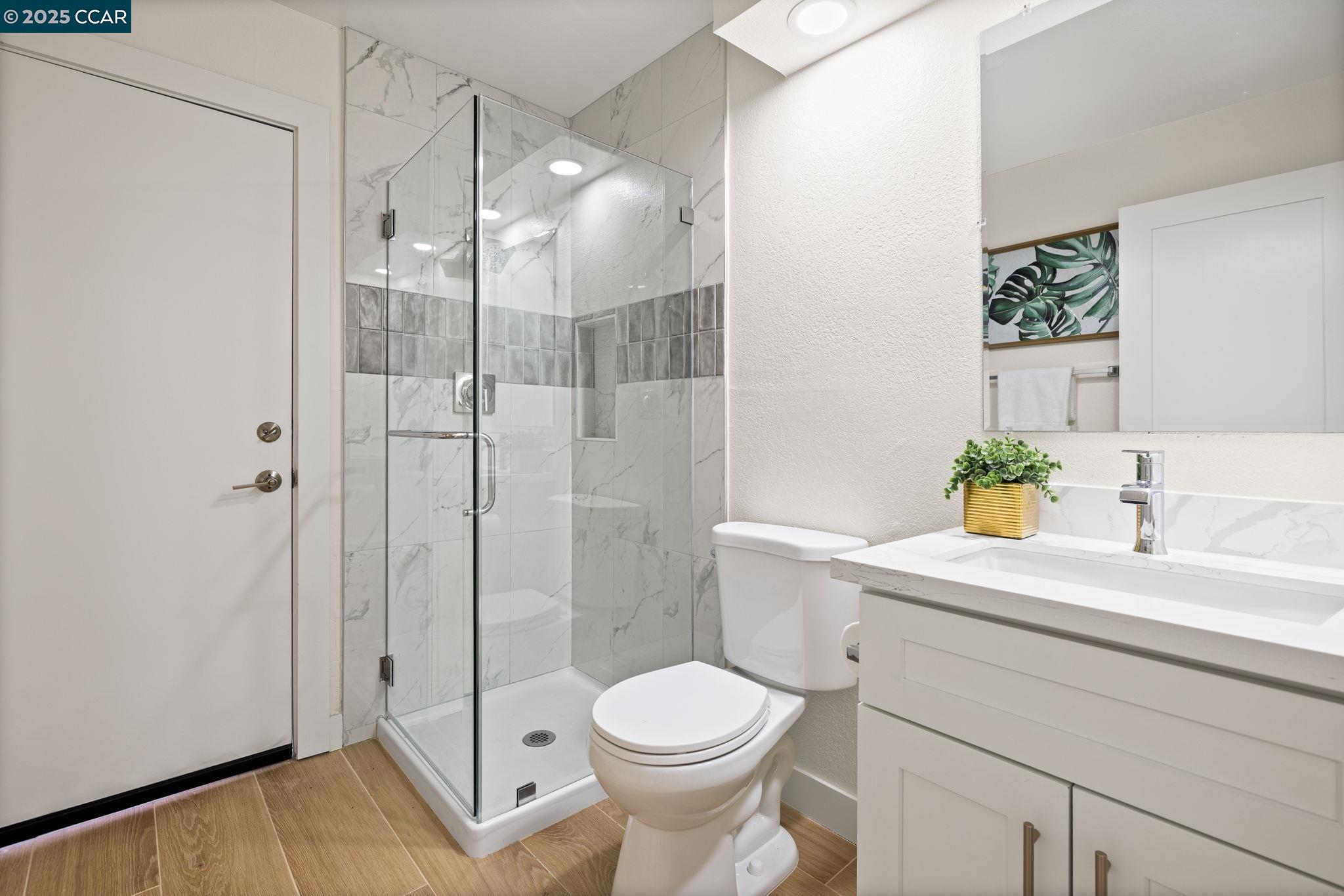 Detail Gallery Image 10 of 29 For 1241 Morning Glory Dr, Concord,  CA 94521 - 5 Beds | 4 Baths