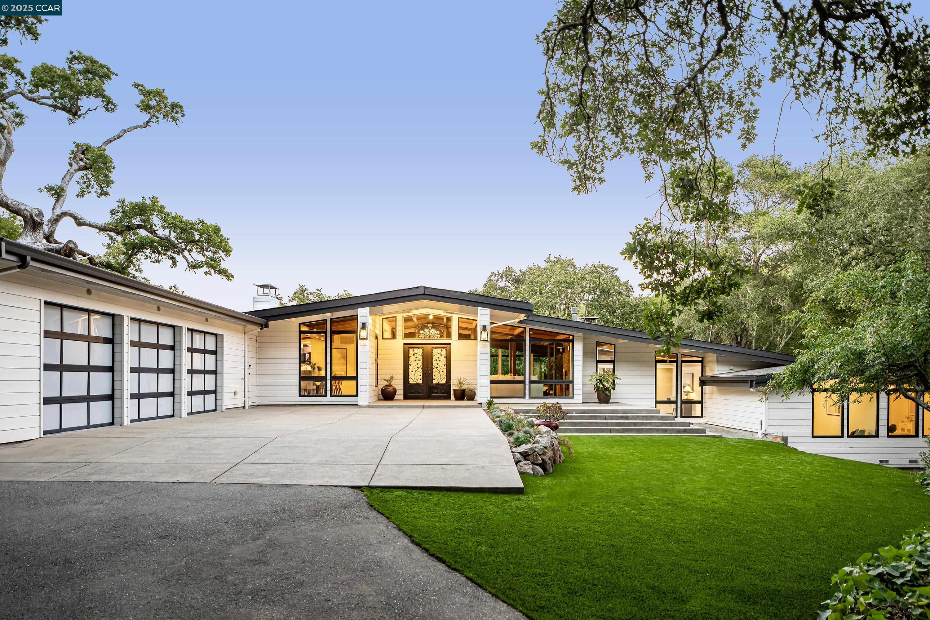 Detail Gallery Image 2 of 47 For 8 Oak Arbor Rd, Orinda,  CA 94563 - 5 Beds | 4/1 Baths
