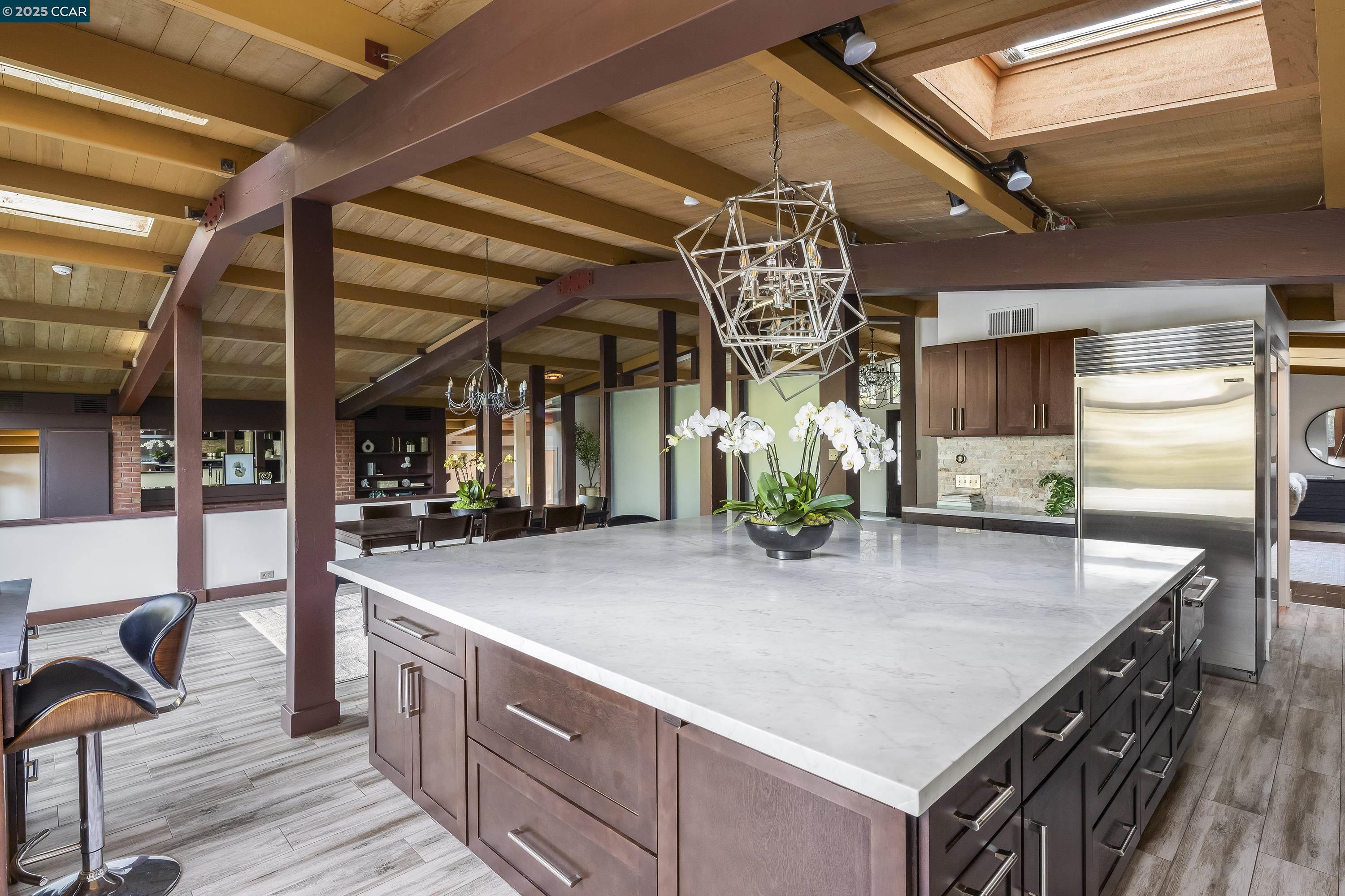 Detail Gallery Image 11 of 47 For 8 Oak Arbor Rd, Orinda,  CA 94563 - 5 Beds | 4/1 Baths