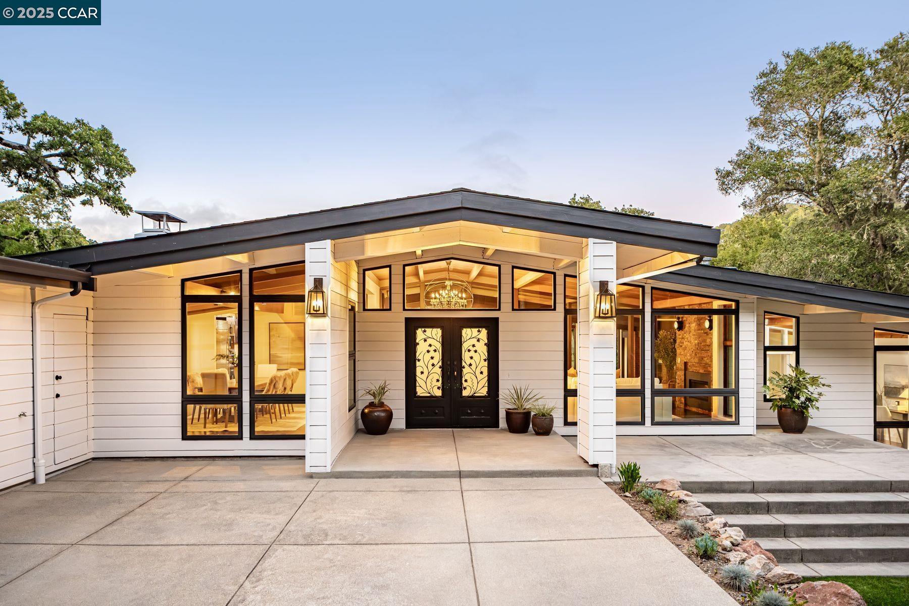 Detail Gallery Image 3 of 48 For 8 Oak Arbor Rd, Orinda,  CA 94563 - 5 Beds | 4/1 Baths