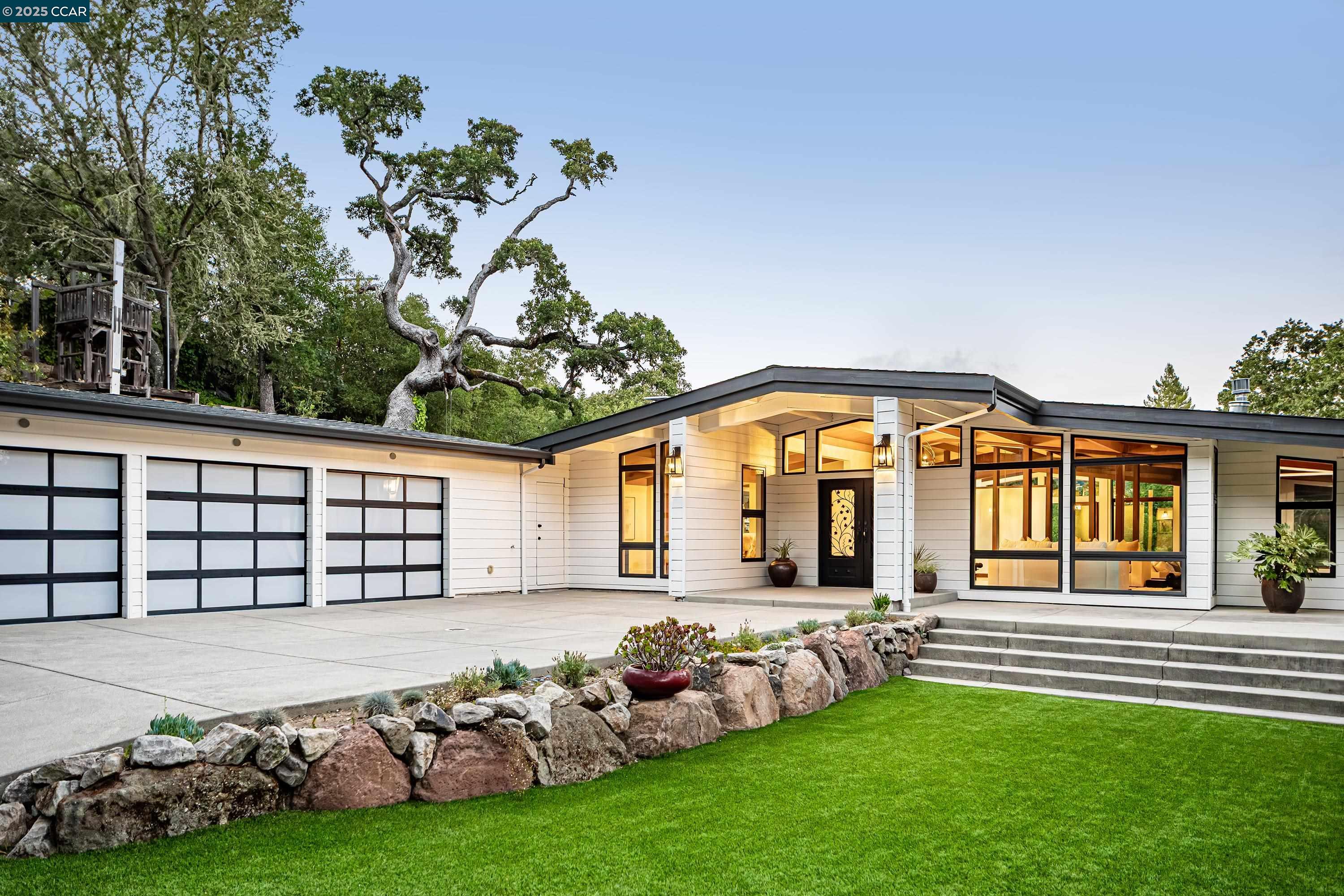 Detail Gallery Image 3 of 47 For 8 Oak Arbor Rd, Orinda,  CA 94563 - 5 Beds | 4/1 Baths