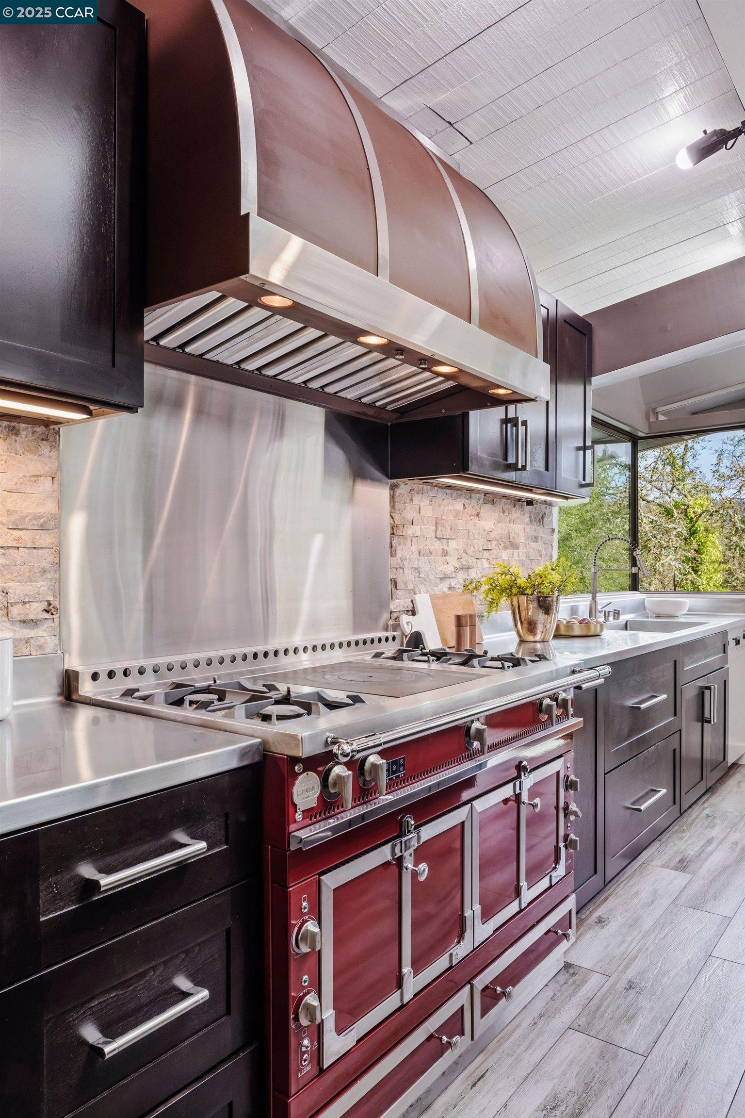 Detail Gallery Image 21 of 48 For 8 Oak Arbor Rd, Orinda,  CA 94563 - 5 Beds | 4/1 Baths