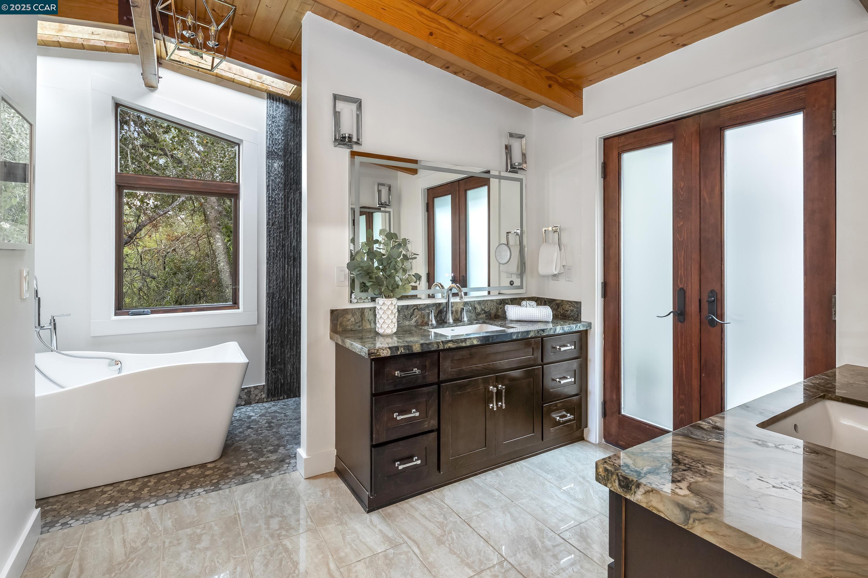 Detail Gallery Image 25 of 47 For 8 Oak Arbor Rd, Orinda,  CA 94563 - 5 Beds | 4/1 Baths