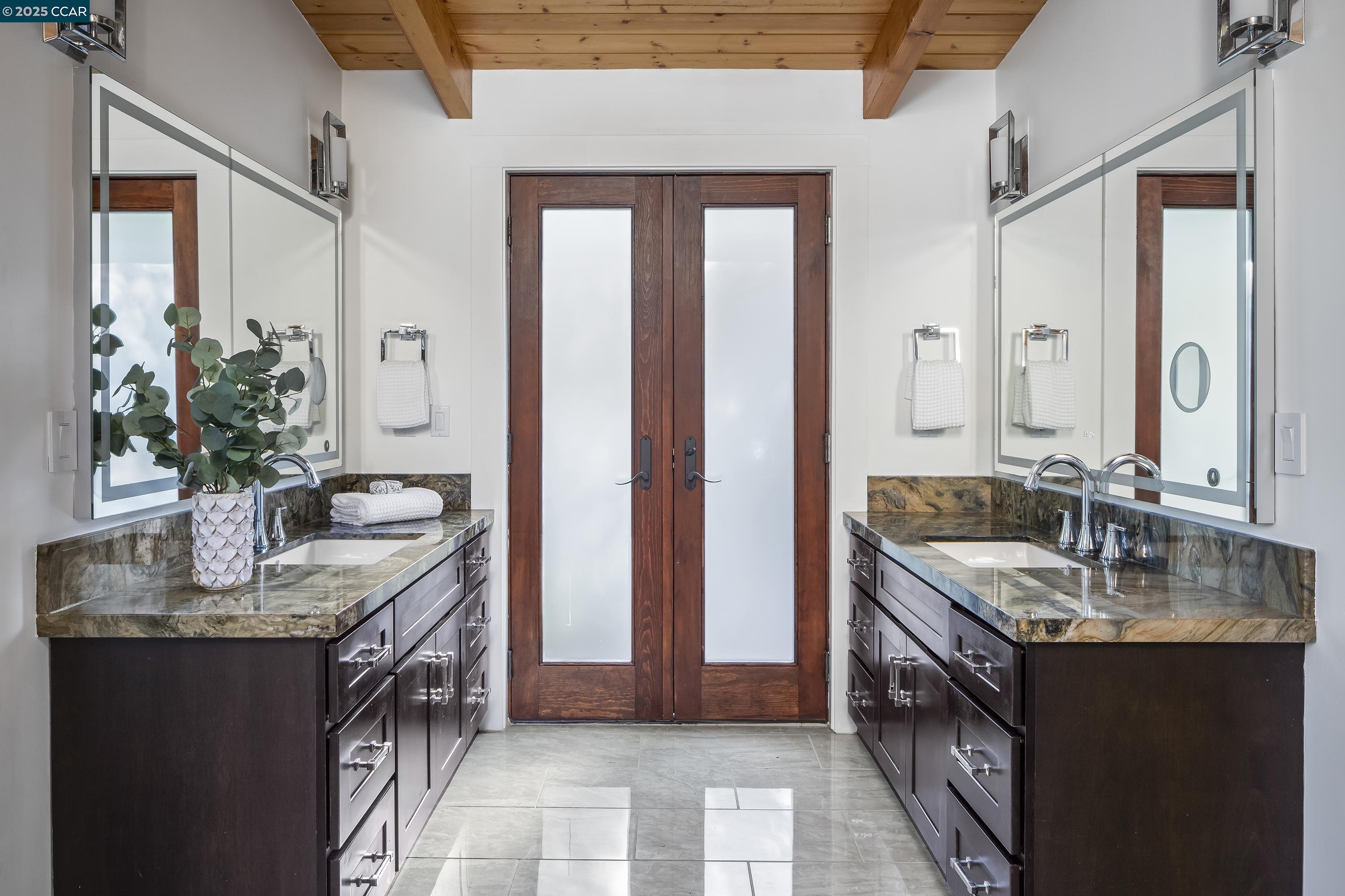 Detail Gallery Image 26 of 47 For 8 Oak Arbor Rd, Orinda,  CA 94563 - 5 Beds | 4/1 Baths