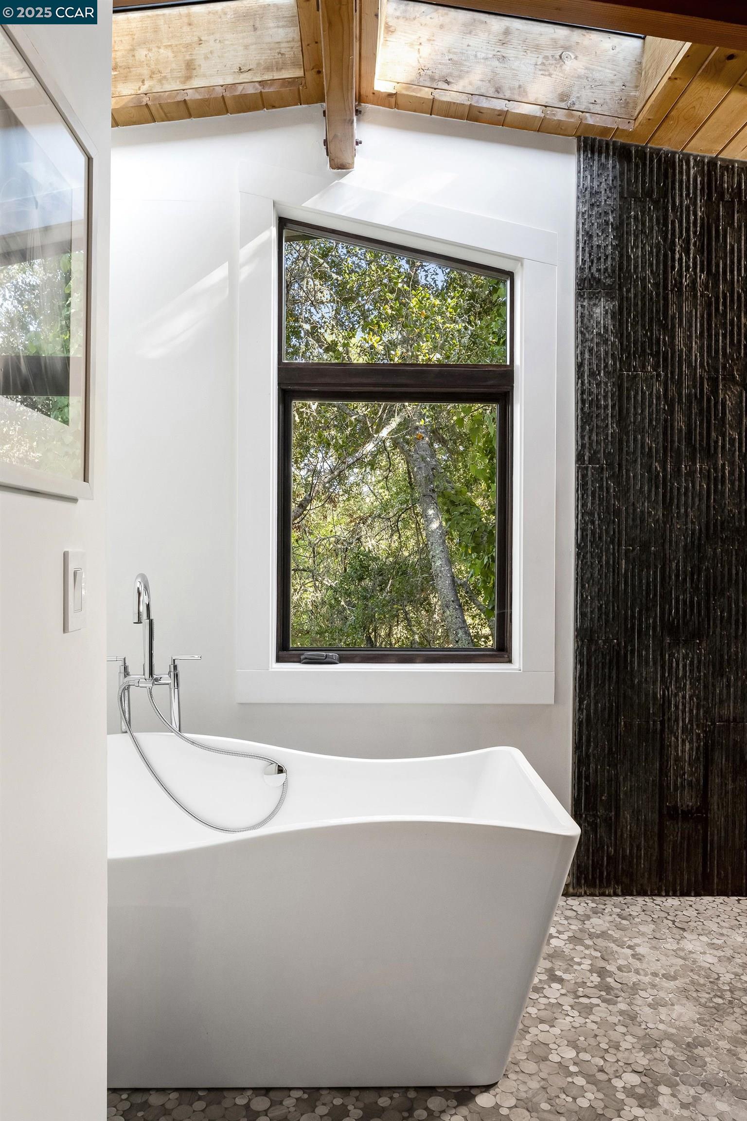 Detail Gallery Image 27 of 47 For 8 Oak Arbor Rd, Orinda,  CA 94563 - 5 Beds | 4/1 Baths