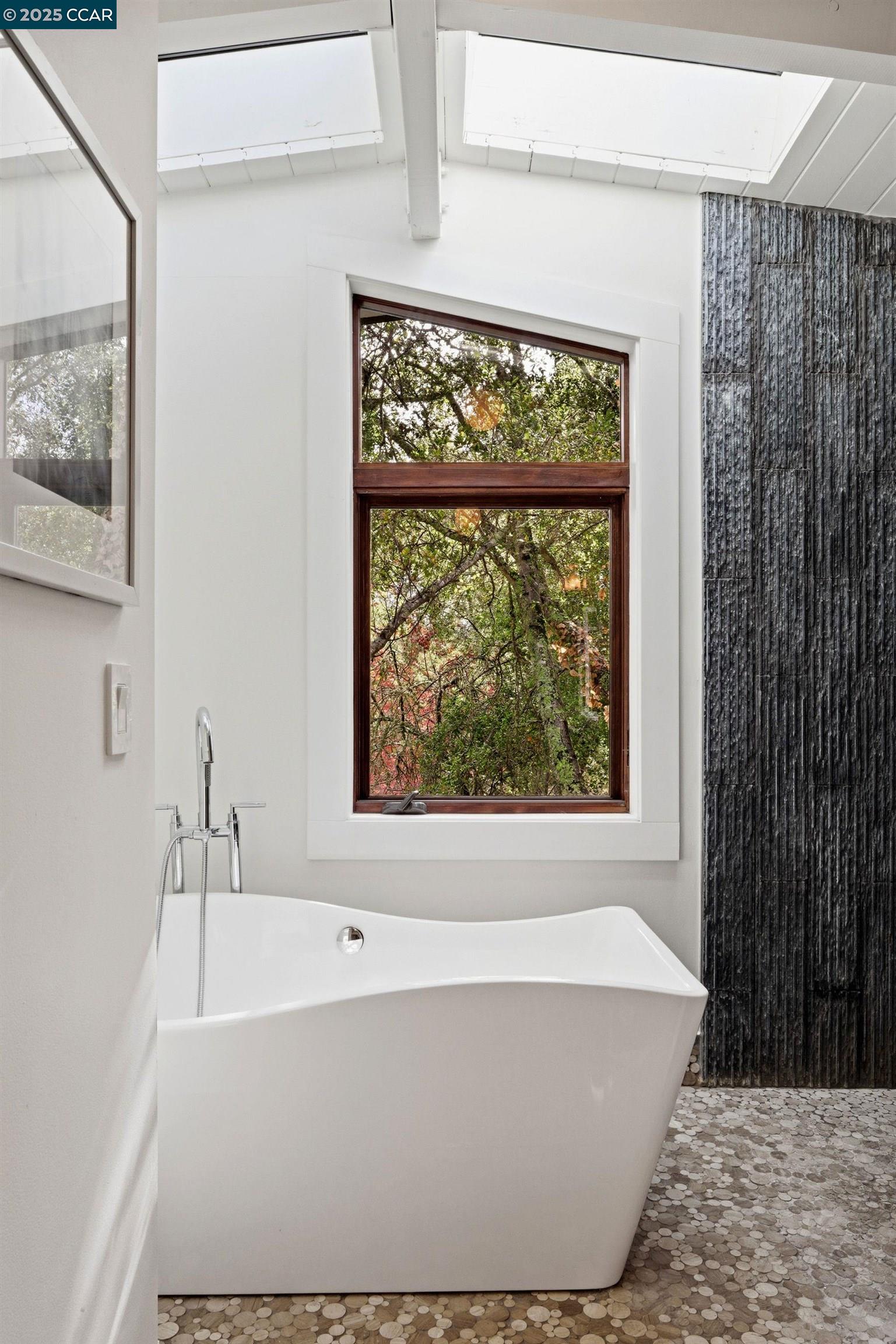 Detail Gallery Image 27 of 48 For 8 Oak Arbor Rd, Orinda,  CA 94563 - 5 Beds | 4/1 Baths