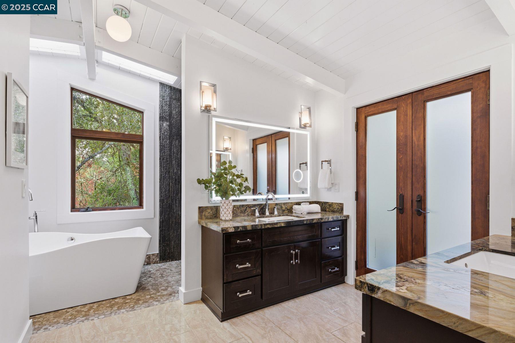 Detail Gallery Image 28 of 48 For 8 Oak Arbor Rd, Orinda,  CA 94563 - 5 Beds | 4/1 Baths