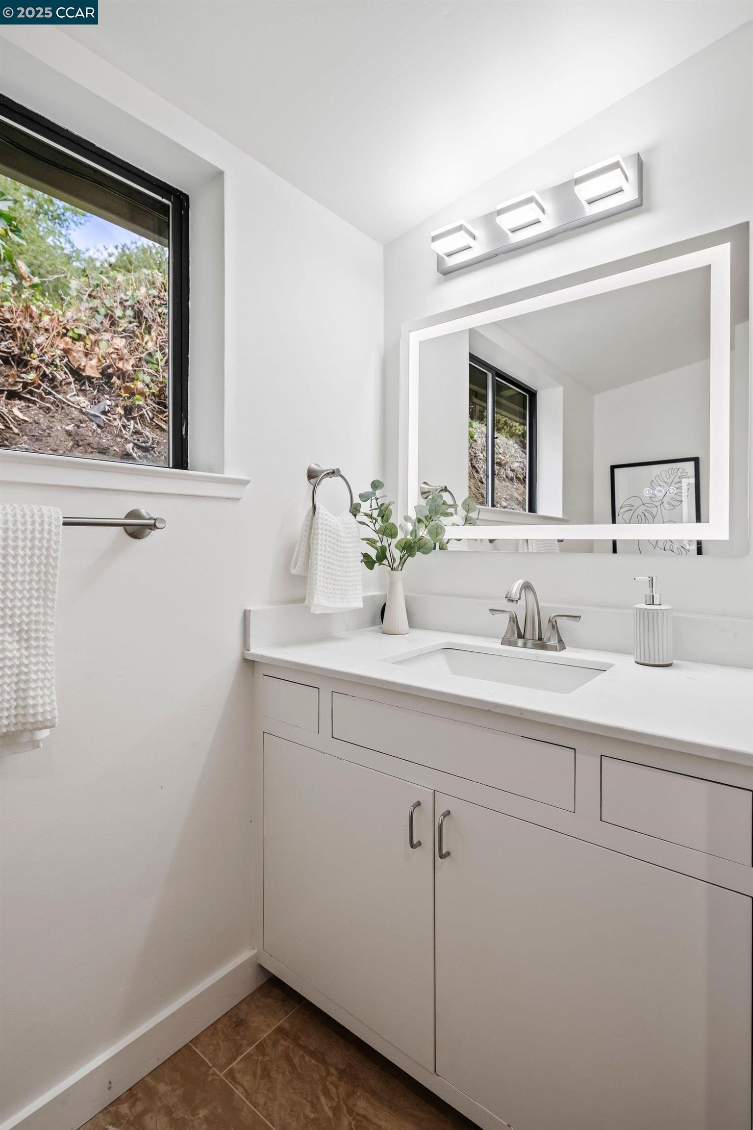 Detail Gallery Image 36 of 48 For 8 Oak Arbor Rd, Orinda,  CA 94563 - 5 Beds | 4/1 Baths