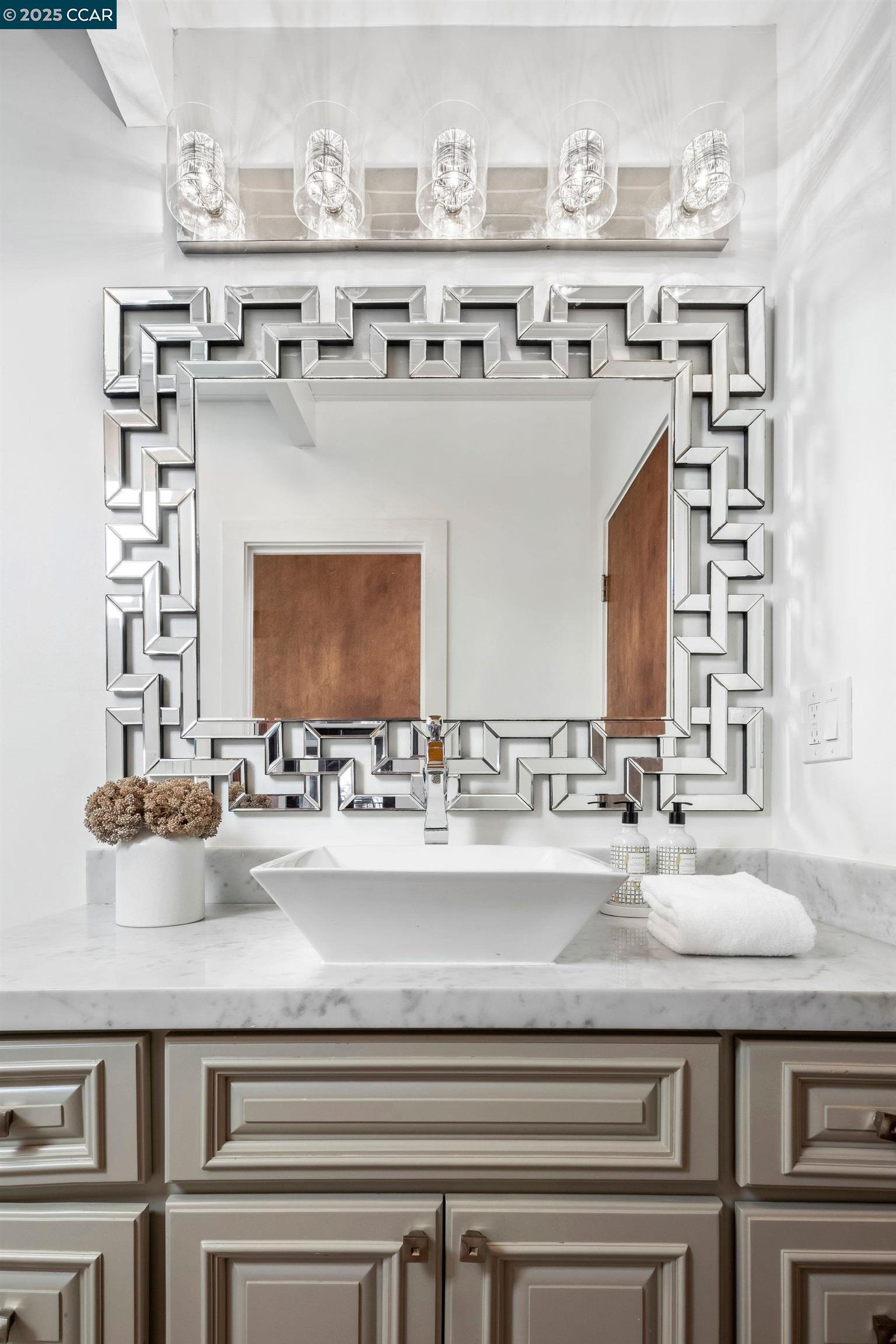 Detail Gallery Image 37 of 48 For 8 Oak Arbor Rd, Orinda,  CA 94563 - 5 Beds | 4/1 Baths