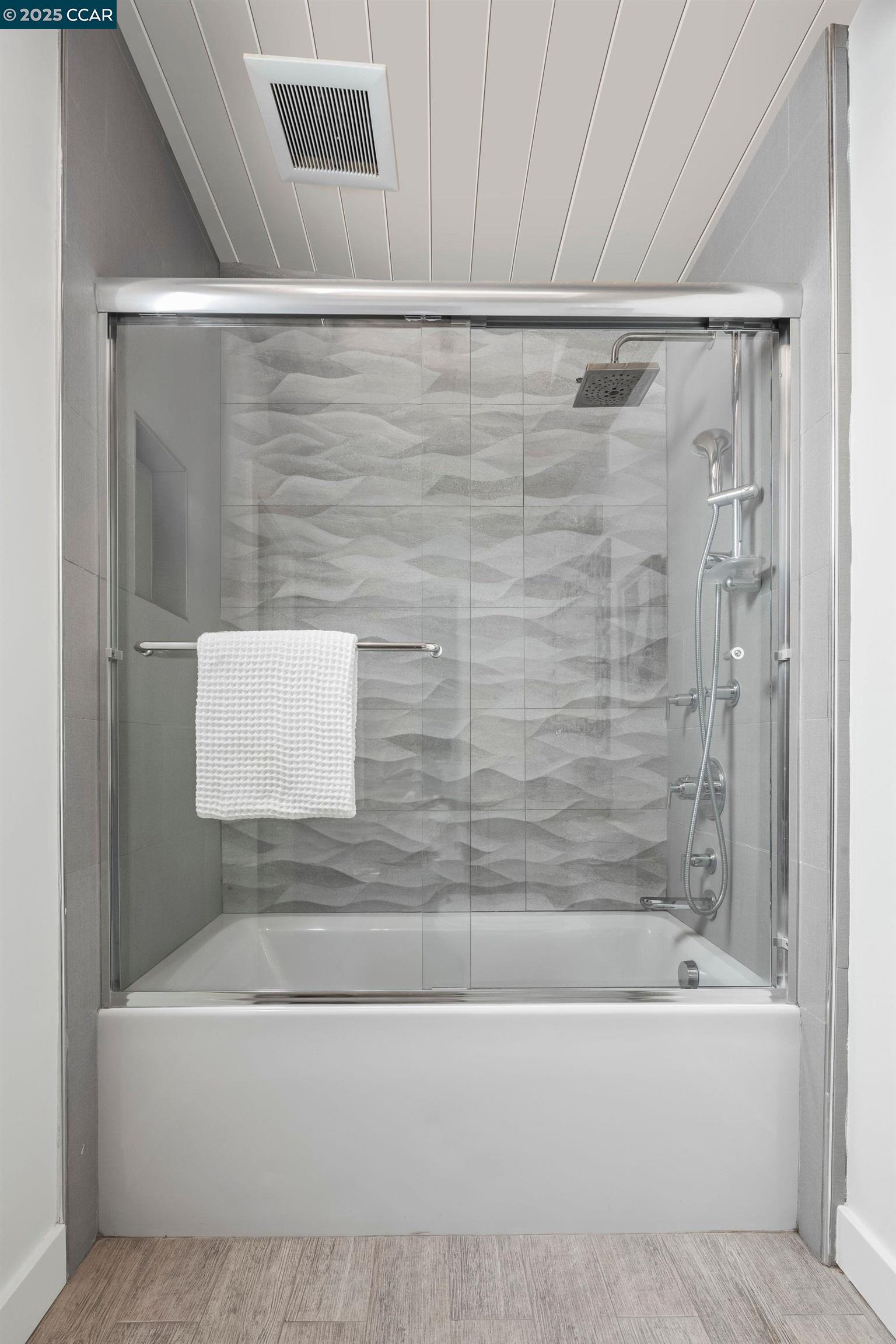 Detail Gallery Image 38 of 48 For 8 Oak Arbor Rd, Orinda,  CA 94563 - 5 Beds | 4/1 Baths