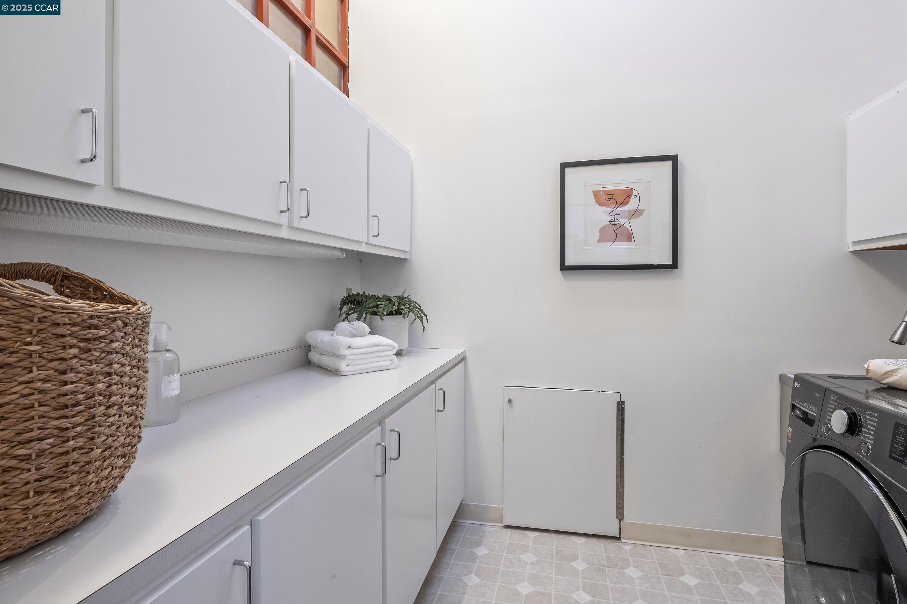 Detail Gallery Image 38 of 47 For 8 Oak Arbor Rd, Orinda,  CA 94563 - 5 Beds | 4/1 Baths