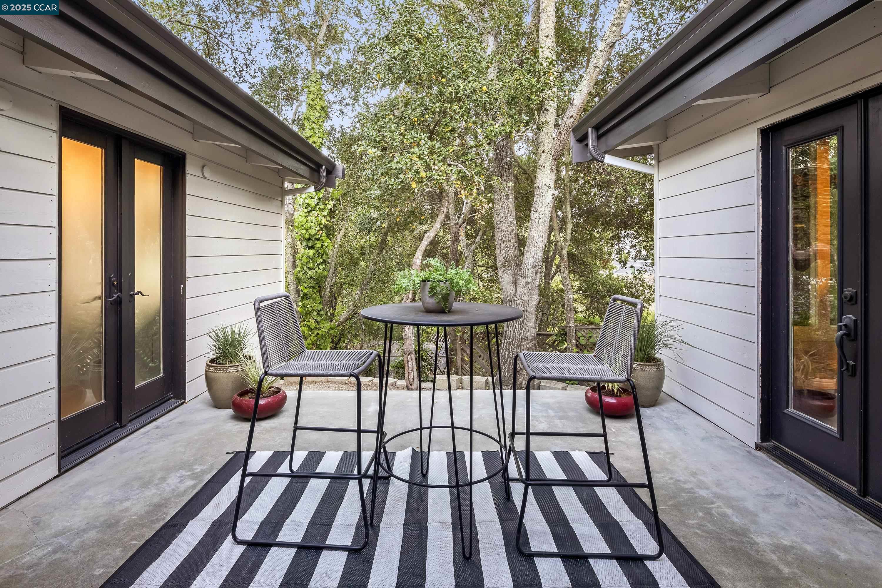 Detail Gallery Image 39 of 47 For 8 Oak Arbor Rd, Orinda,  CA 94563 - 5 Beds | 4/1 Baths
