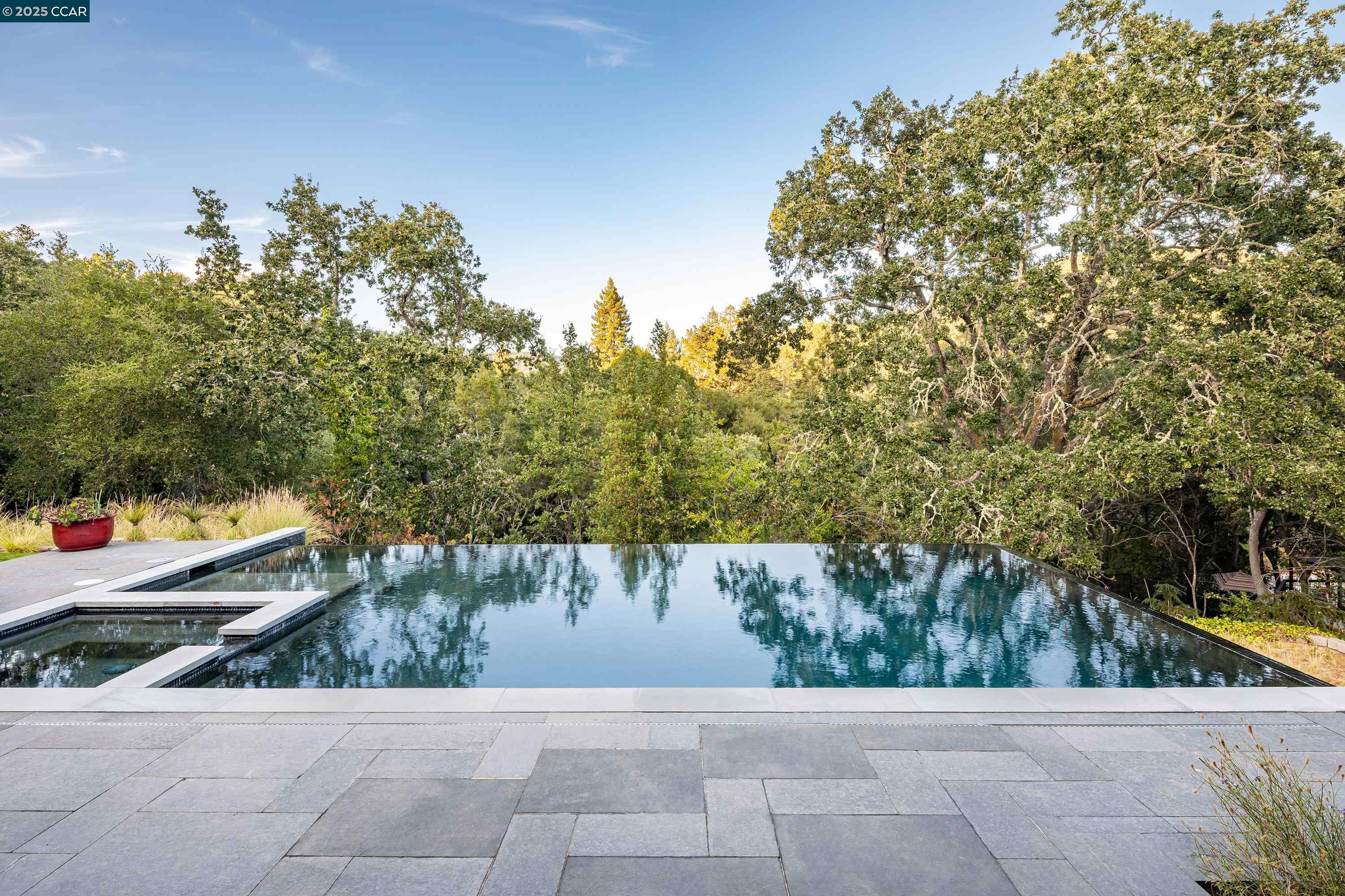 Detail Gallery Image 40 of 47 For 8 Oak Arbor Rd, Orinda,  CA 94563 - 5 Beds | 4/1 Baths