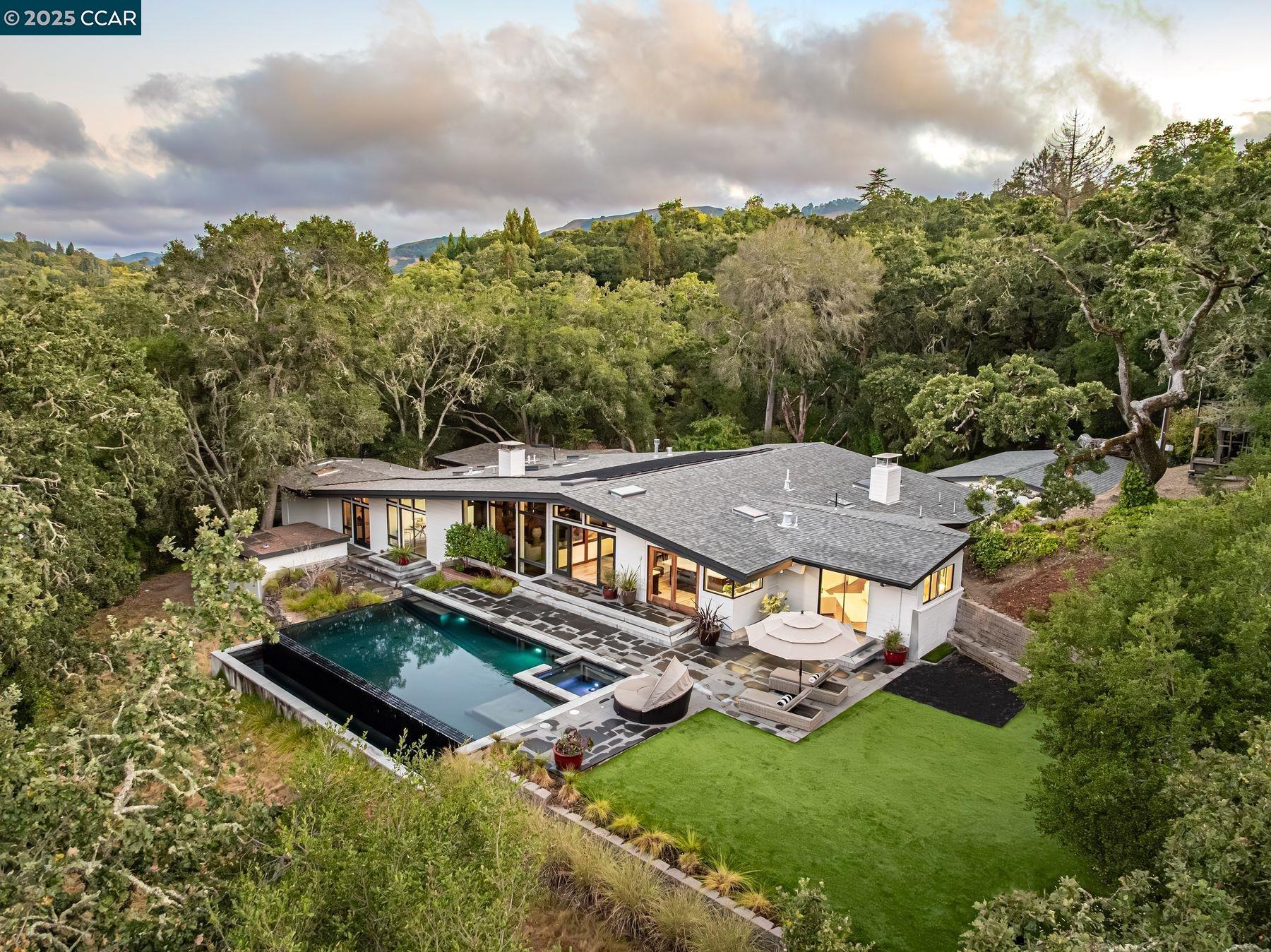 Detail Gallery Image 5 of 48 For 8 Oak Arbor Rd, Orinda,  CA 94563 - 5 Beds | 4/1 Baths