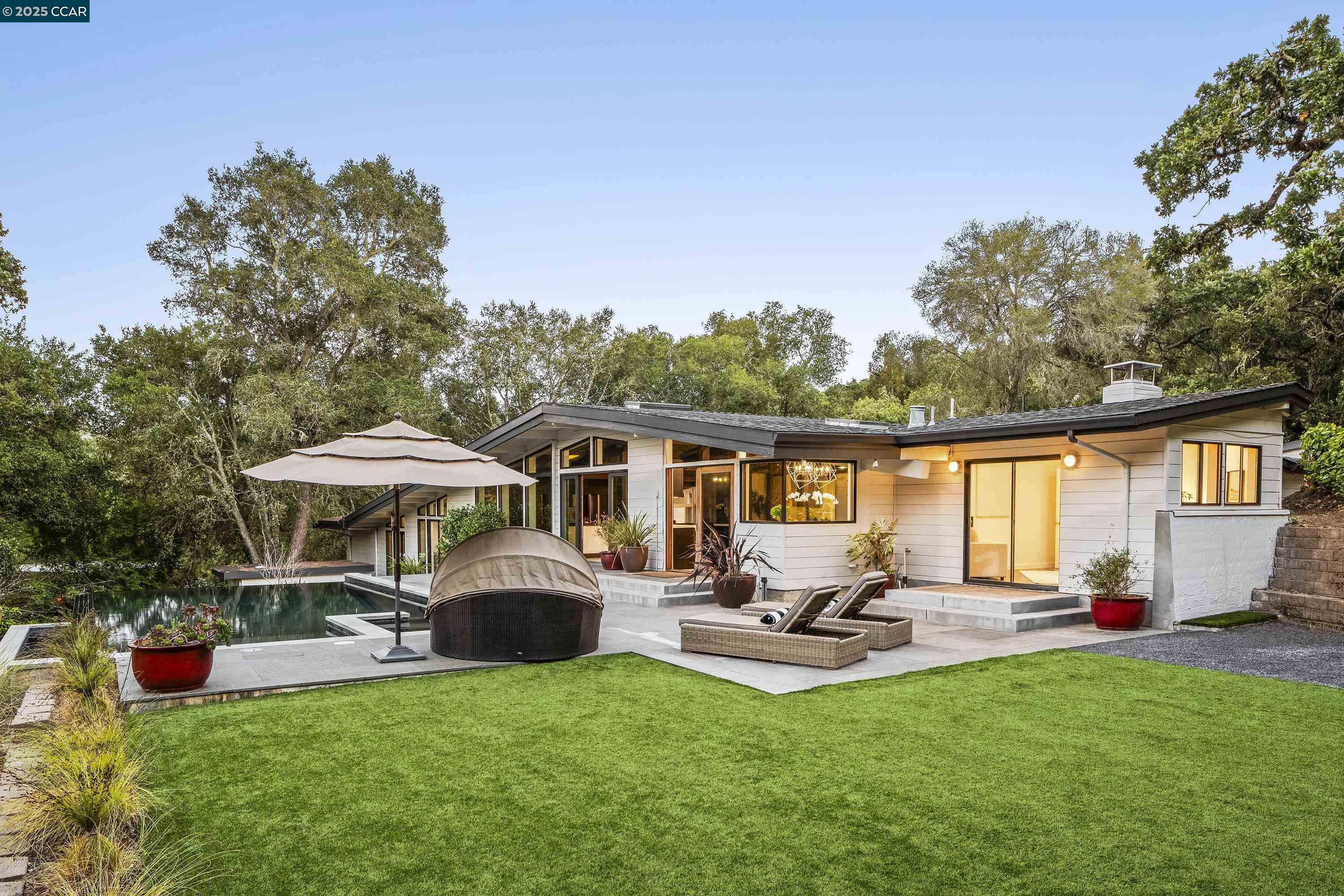 Detail Gallery Image 42 of 47 For 8 Oak Arbor Rd, Orinda,  CA 94563 - 5 Beds | 4/1 Baths