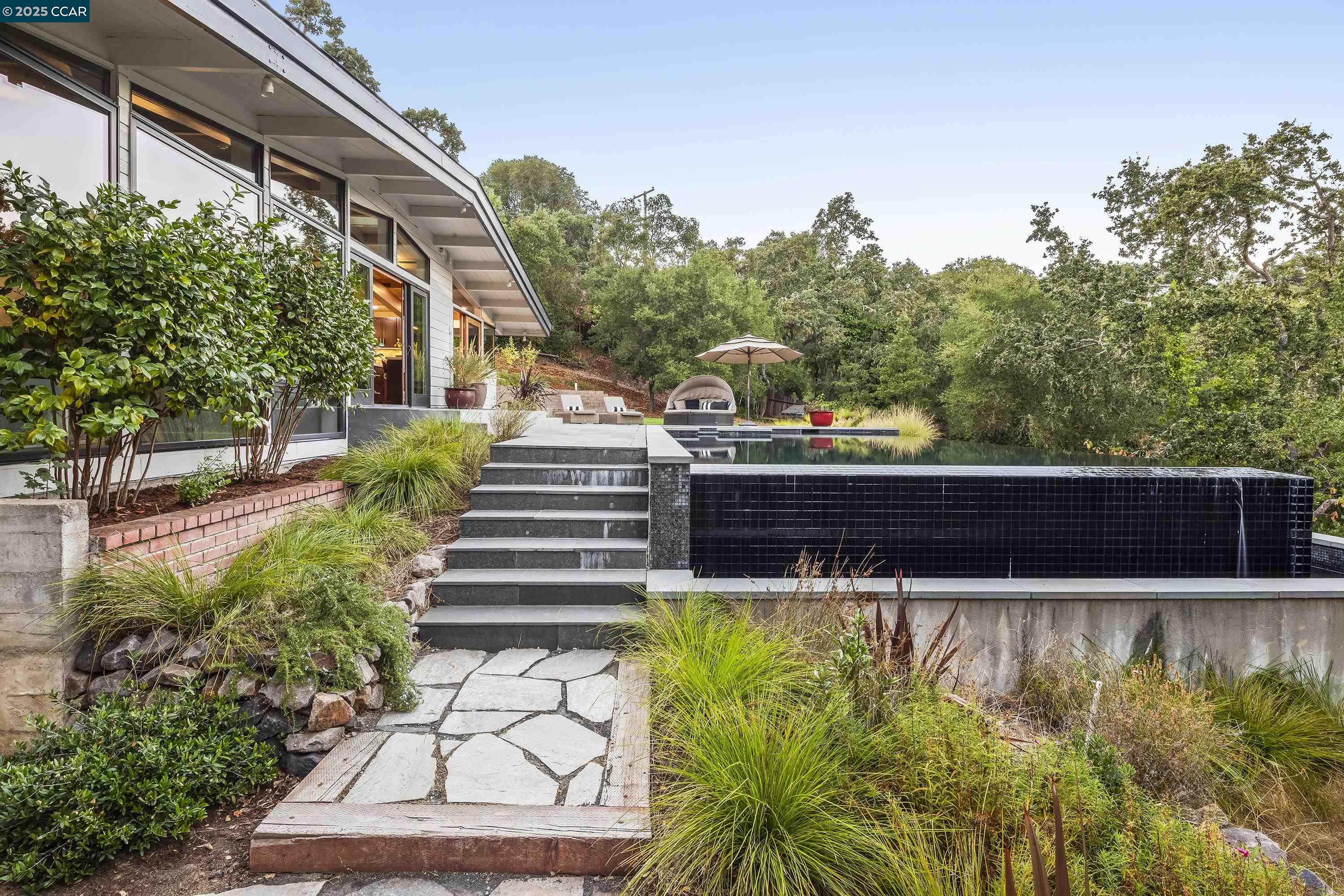 Detail Gallery Image 43 of 47 For 8 Oak Arbor Rd, Orinda,  CA 94563 - 5 Beds | 4/1 Baths