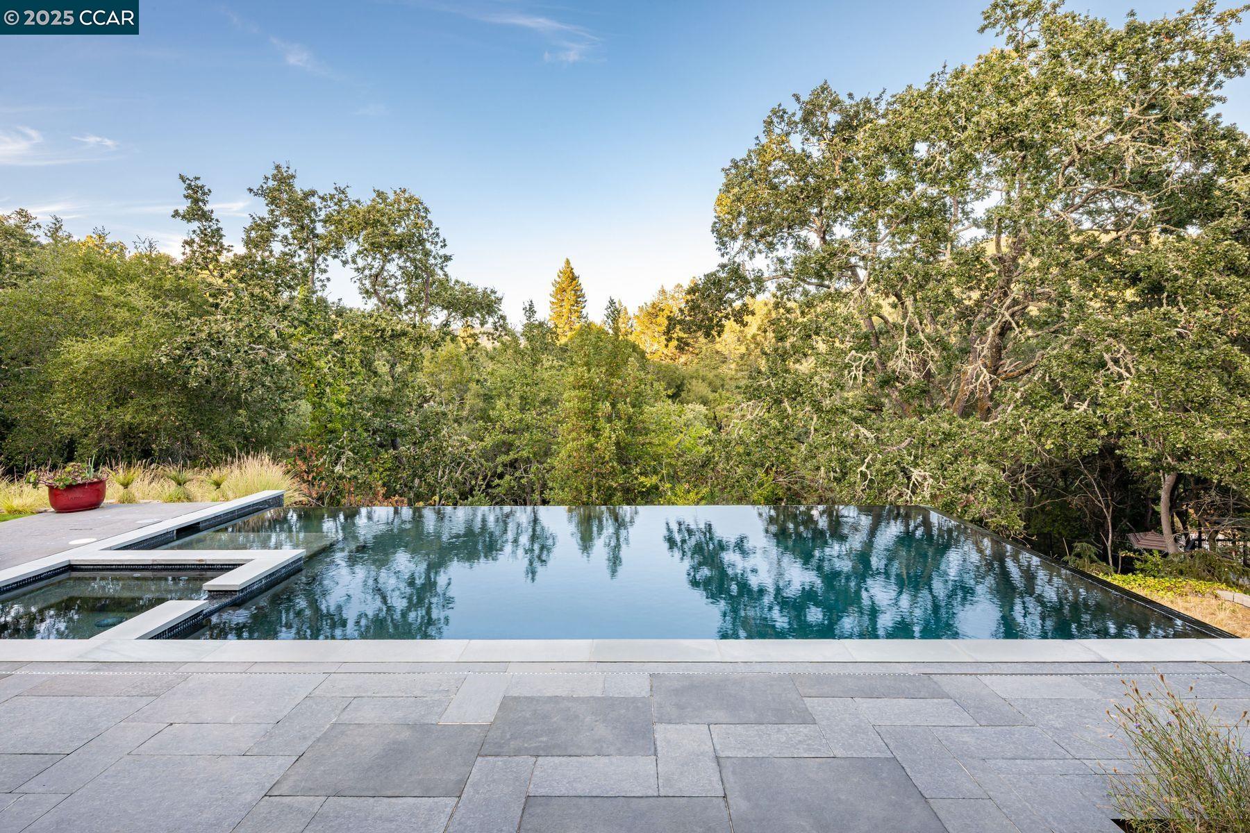 Detail Gallery Image 44 of 48 For 8 Oak Arbor Rd, Orinda,  CA 94563 - 5 Beds | 4/1 Baths