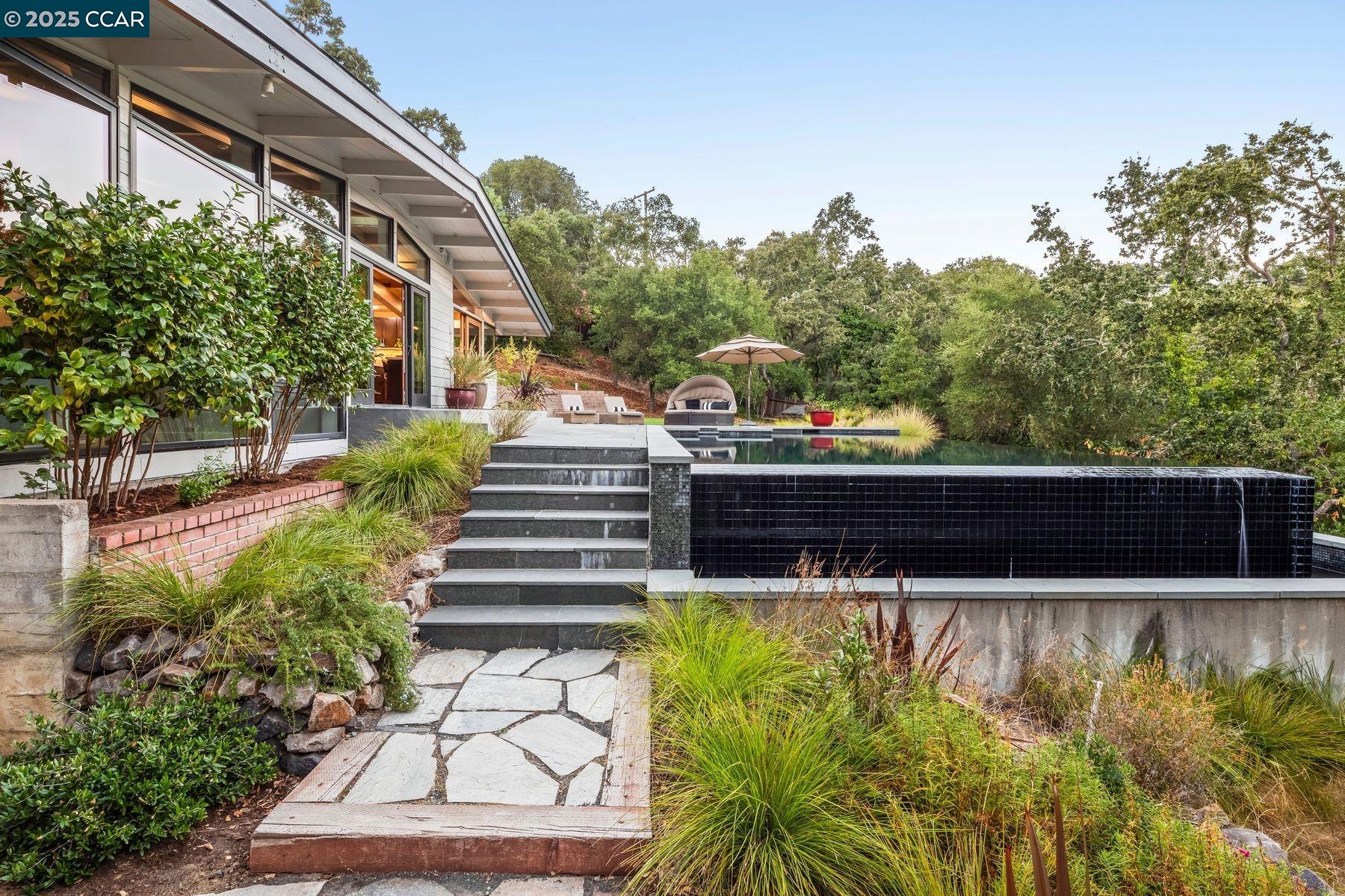 Detail Gallery Image 46 of 48 For 8 Oak Arbor Rd, Orinda,  CA 94563 - 5 Beds | 4/1 Baths