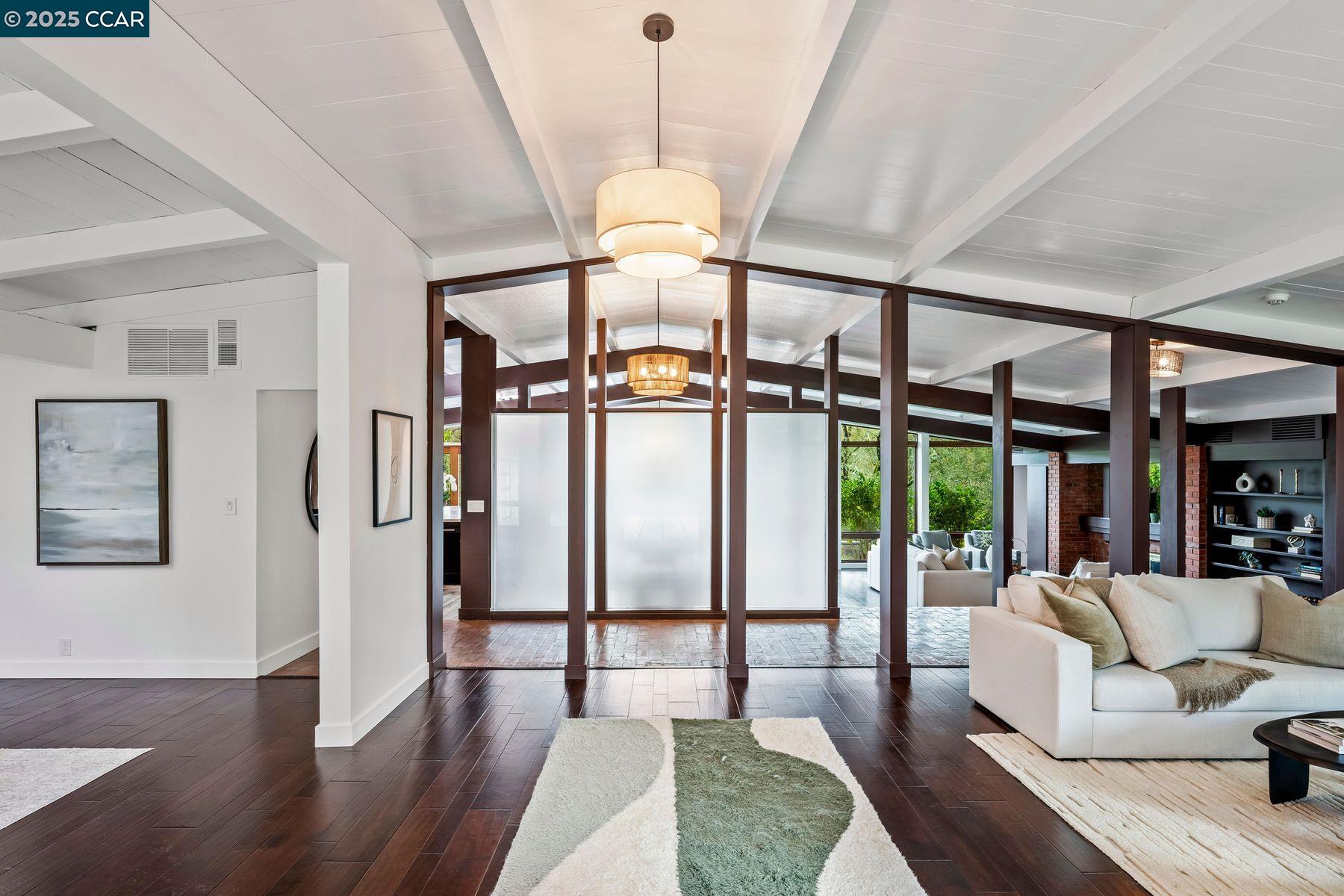 Detail Gallery Image 6 of 48 For 8 Oak Arbor Rd, Orinda,  CA 94563 - 5 Beds | 4/1 Baths