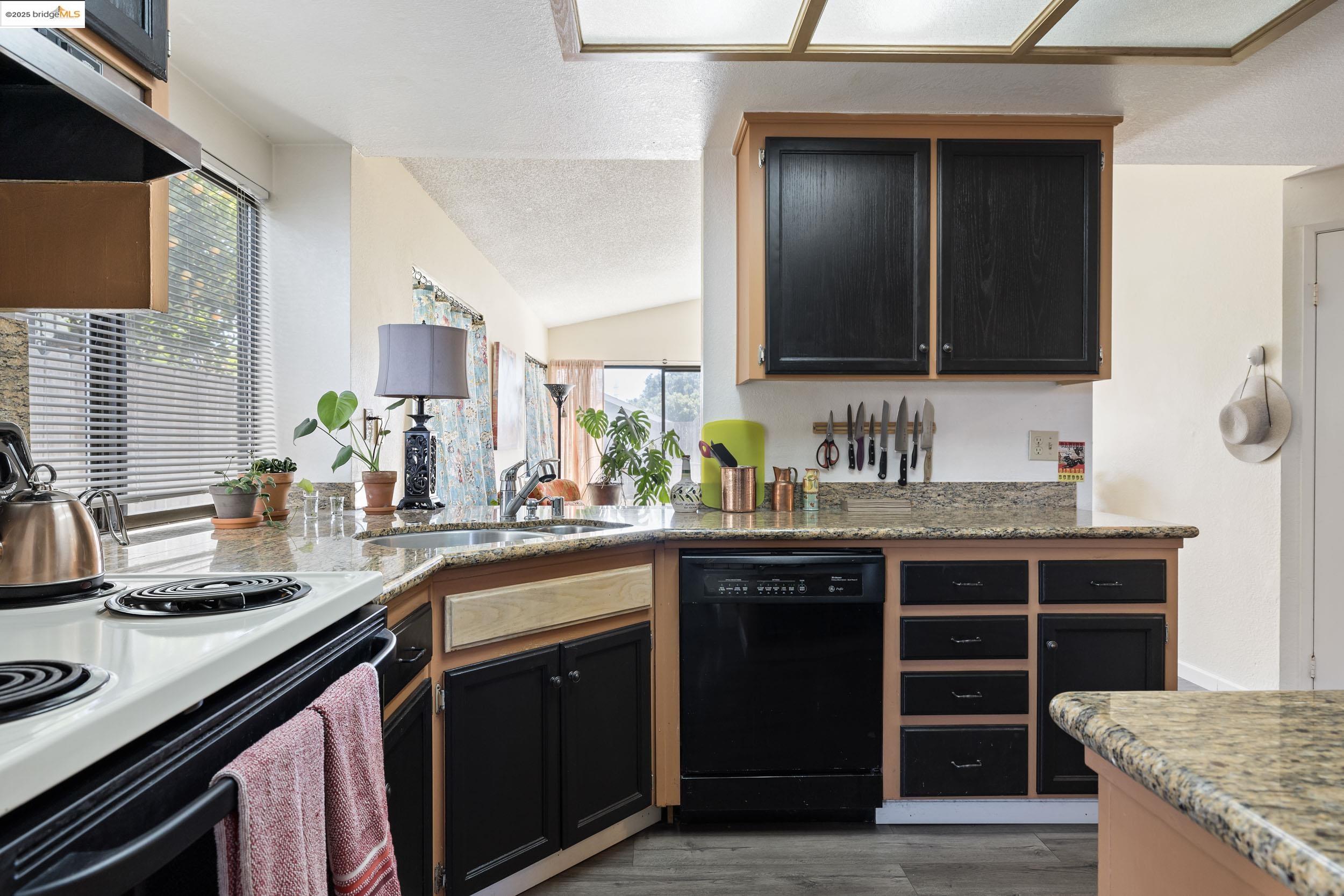 Detail Gallery Image 11 of 40 For 751 Pueblo Way, Vallejo,  CA 94591 - 4 Beds | 2 Baths
