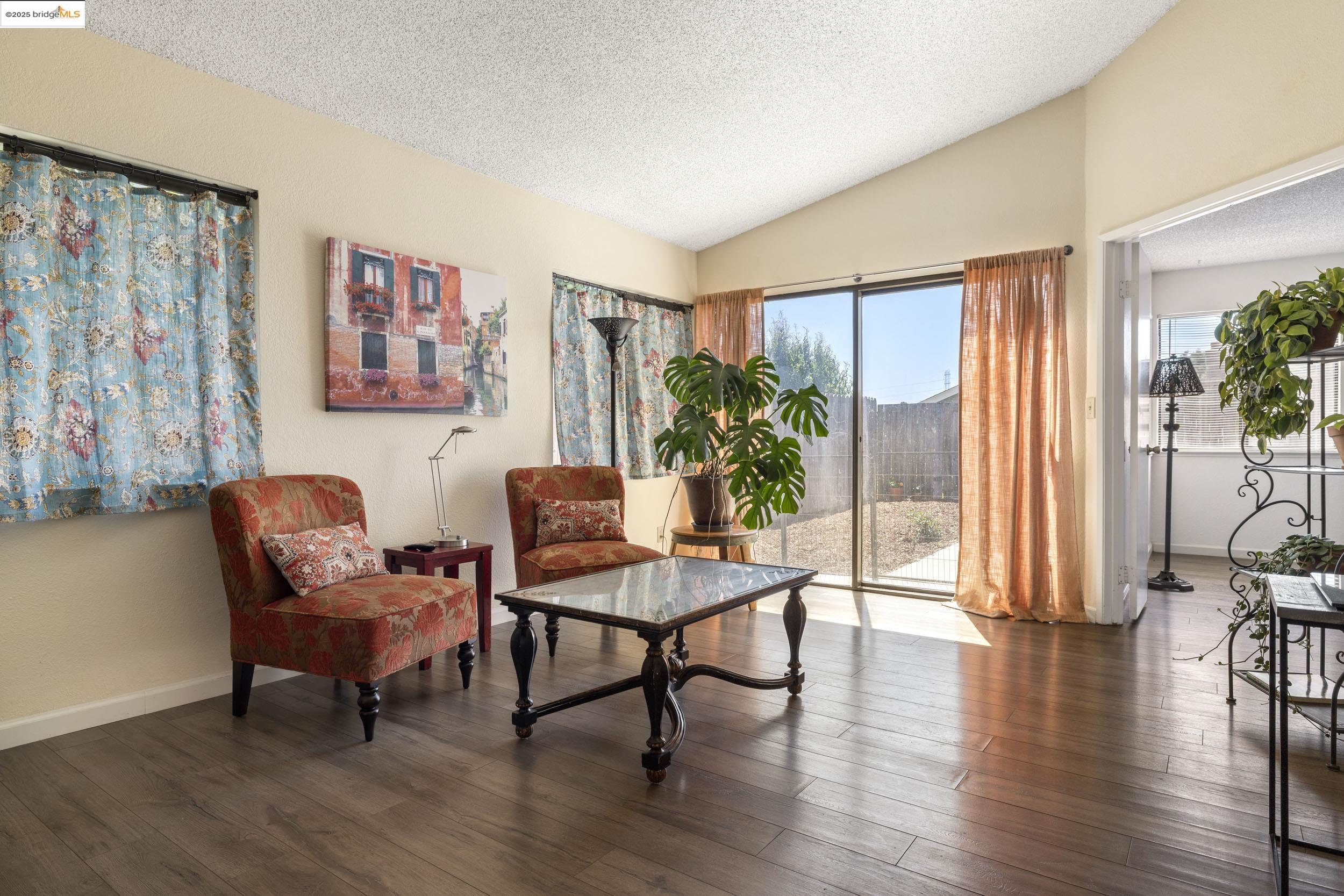Detail Gallery Image 12 of 40 For 751 Pueblo Way, Vallejo,  CA 94591 - 4 Beds | 2 Baths